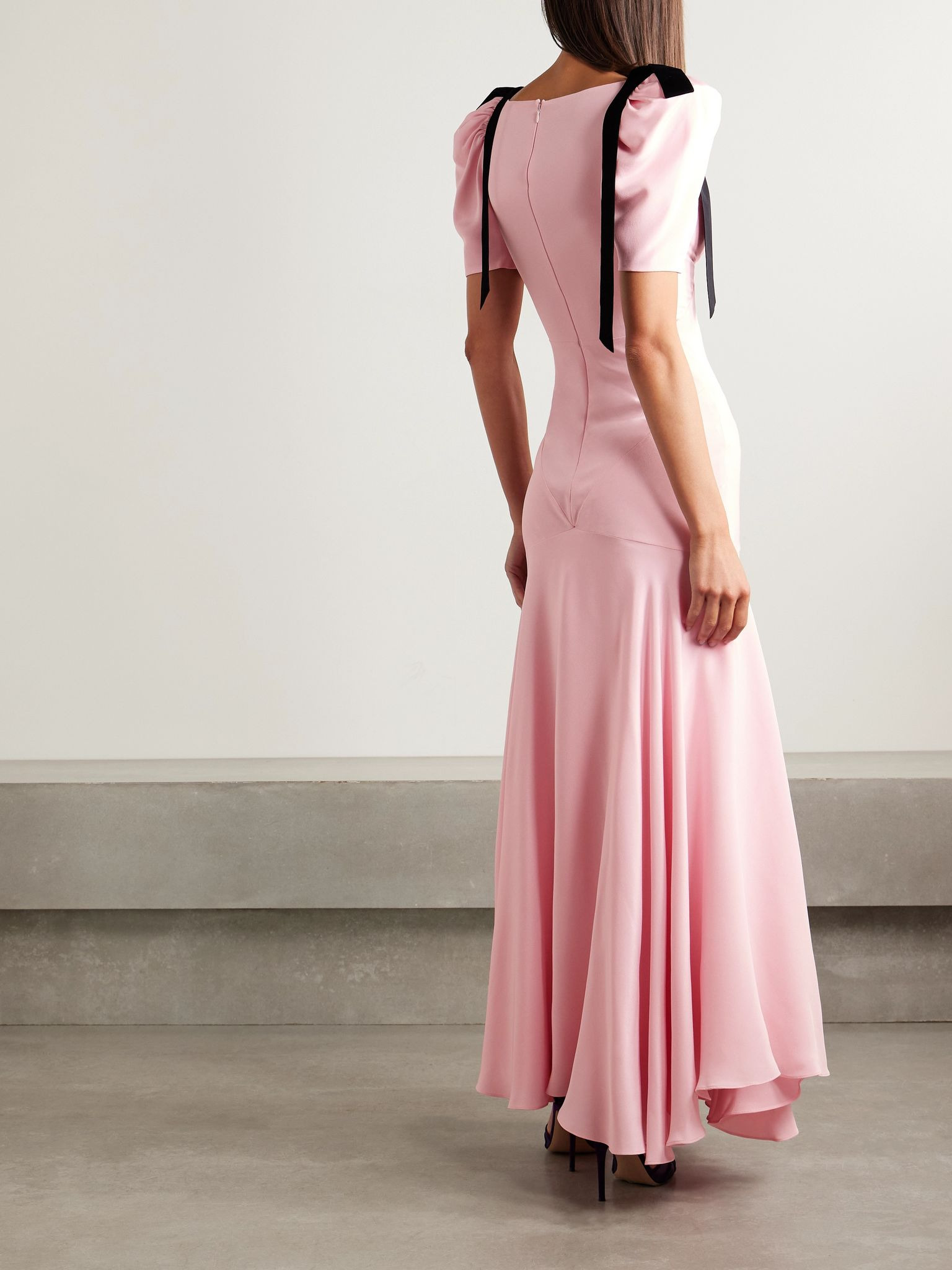 Velvet bow-embellished silk-crepe gown Pink - 3