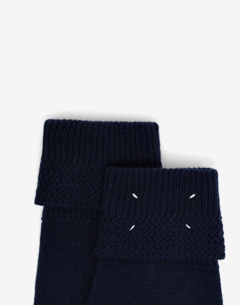 Maison Margiela Tabi gloves outlook