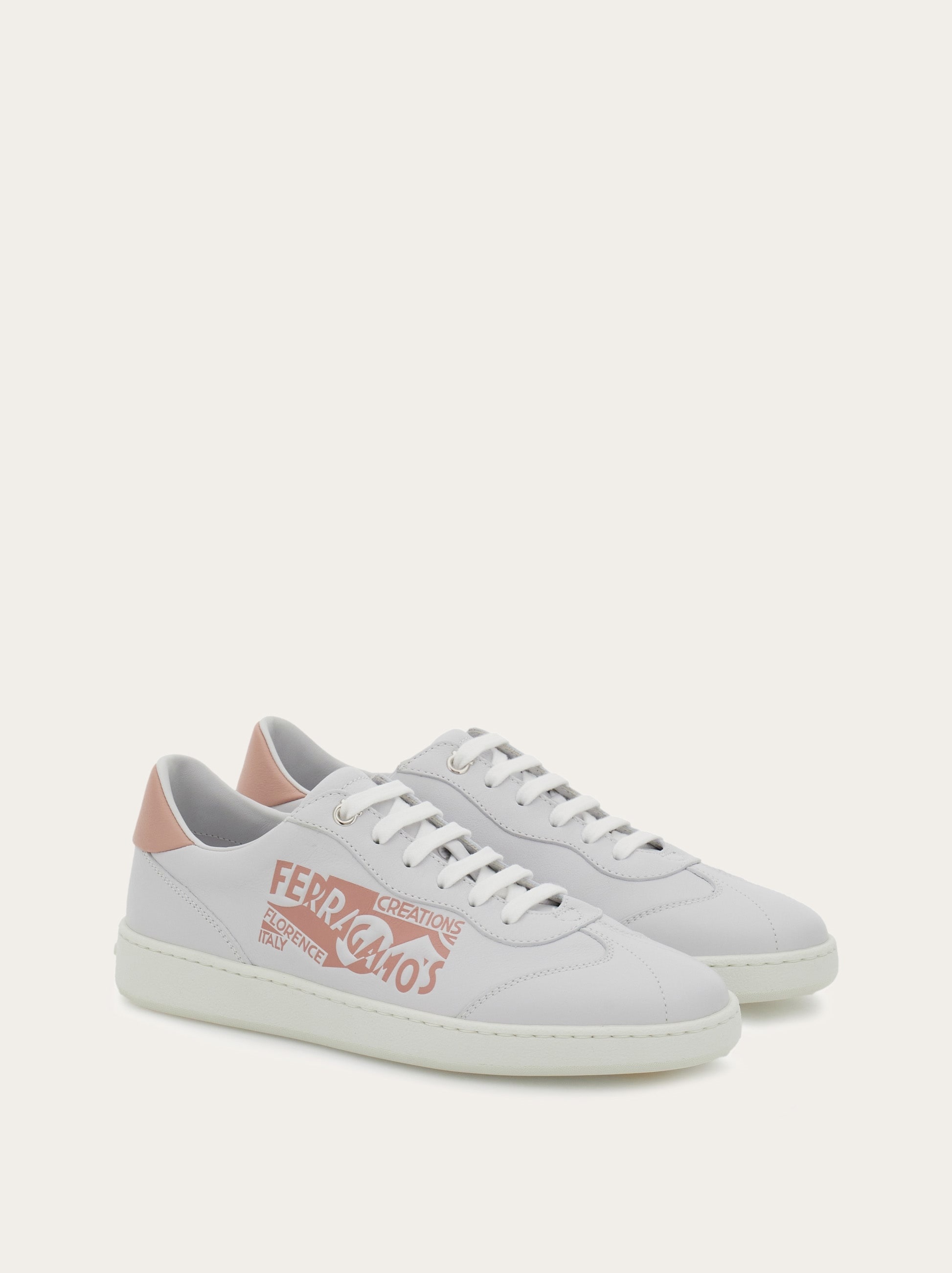Low top sneaker with logo - 5