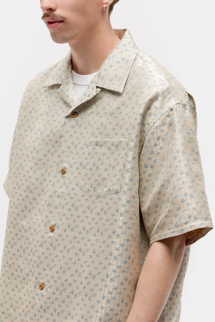 Tシャツ・カットソー VISVIM SS25 CROSBY SHIRT (0125105011002 IVORY) Visvim Crosby Shirt S/S Silk White 0124105011009 – NOMAD
