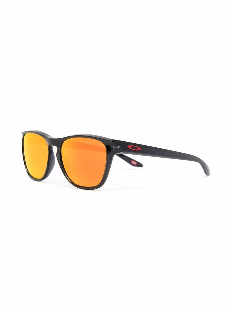 OAKLEY mirrored-lense sunglasses outlook