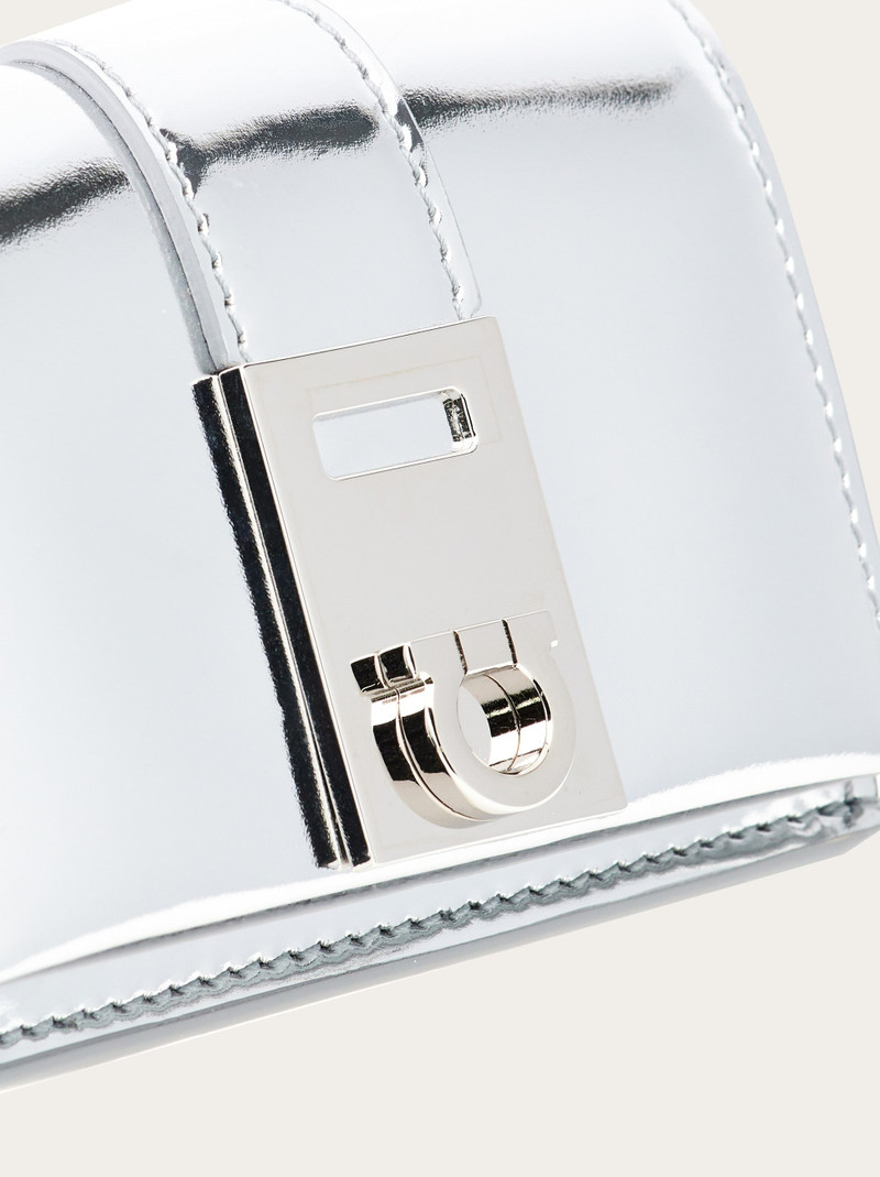 Hug two-tone wallet with strap 5