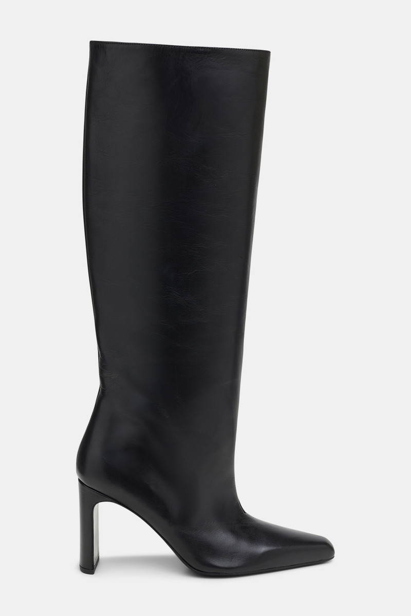 CHIC SOPHISTICATION- Wide tall boot 1