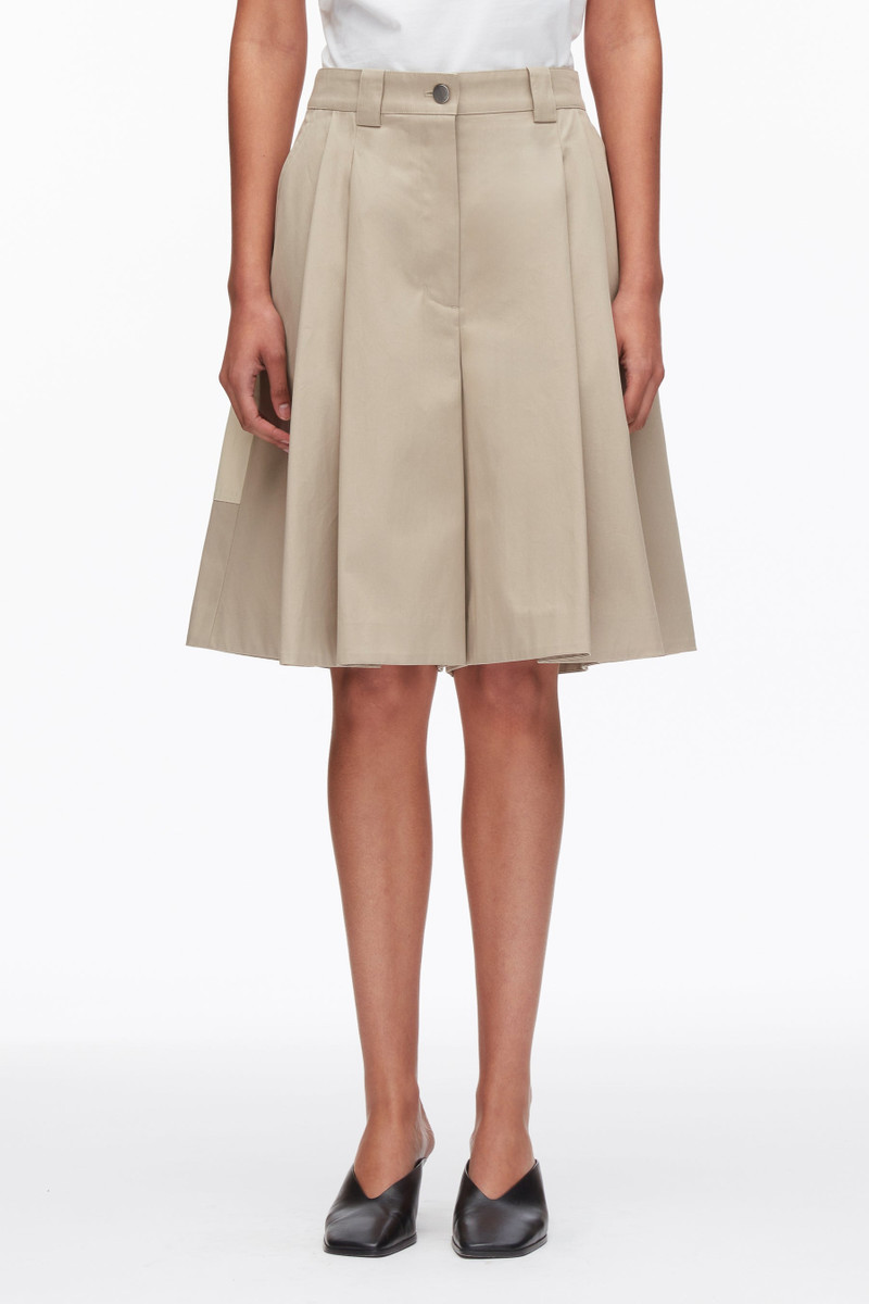 Two-Toned Wide Pleated Shorts 3