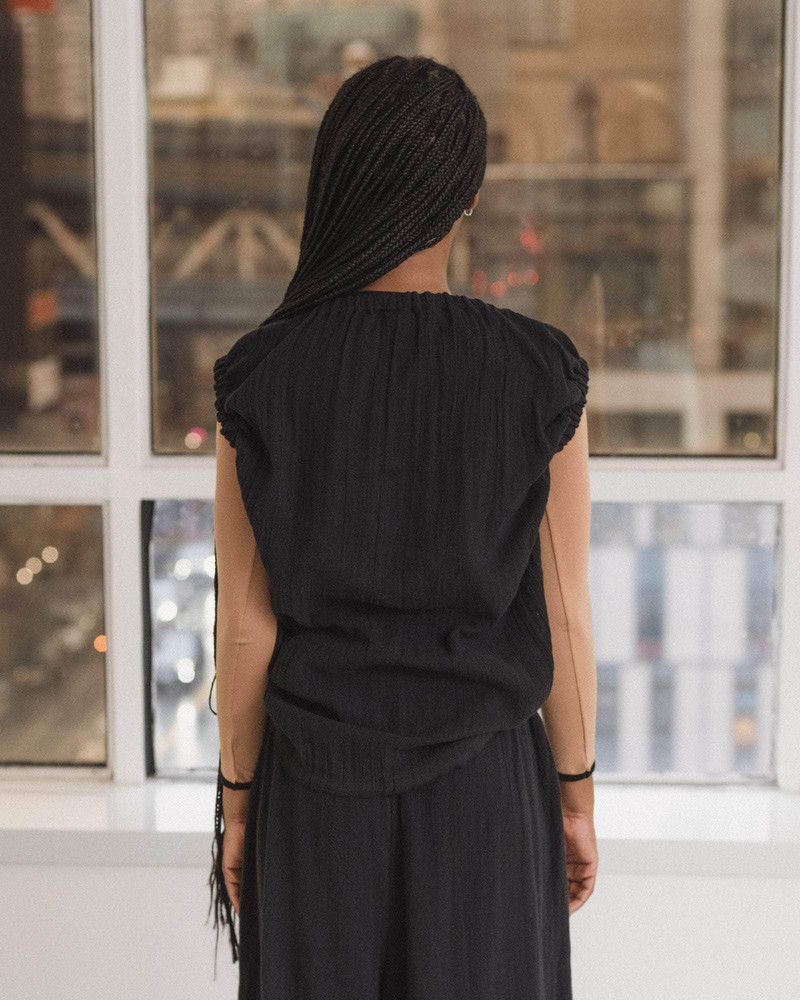 BASERANGE Mia Top - Crinkle Linen outlook
