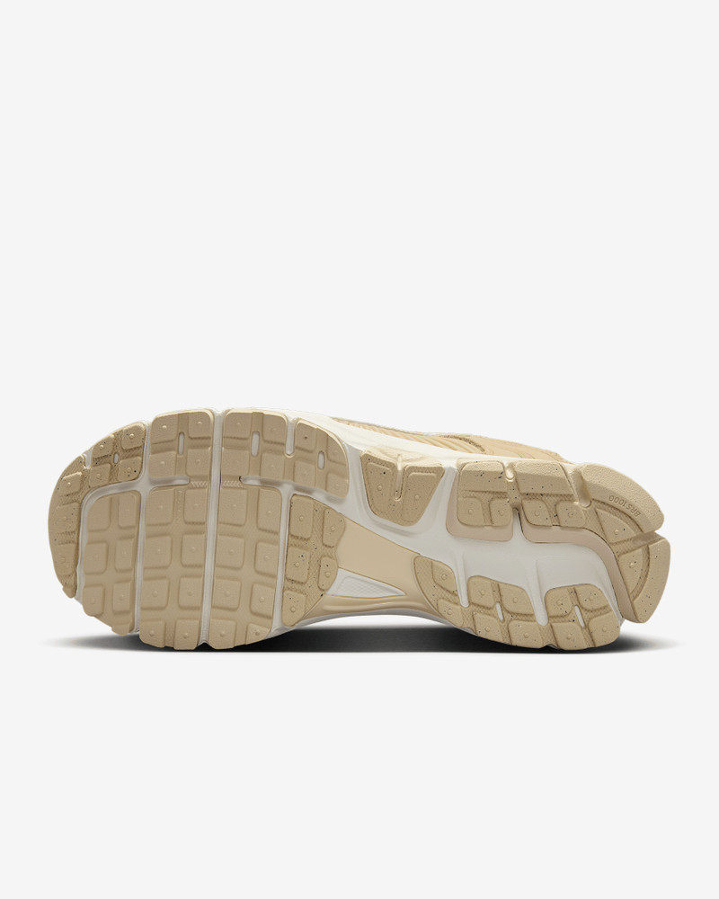 Nike Nike Zoom Vomero 5 Women's Shoe outlook