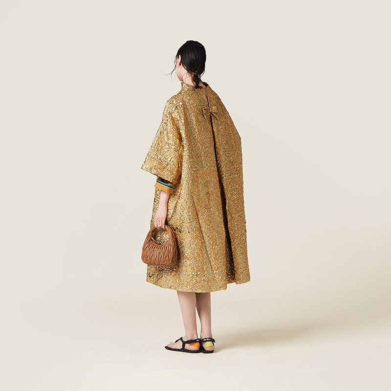 Single-breasted lamé cloquet jacquard cape 3