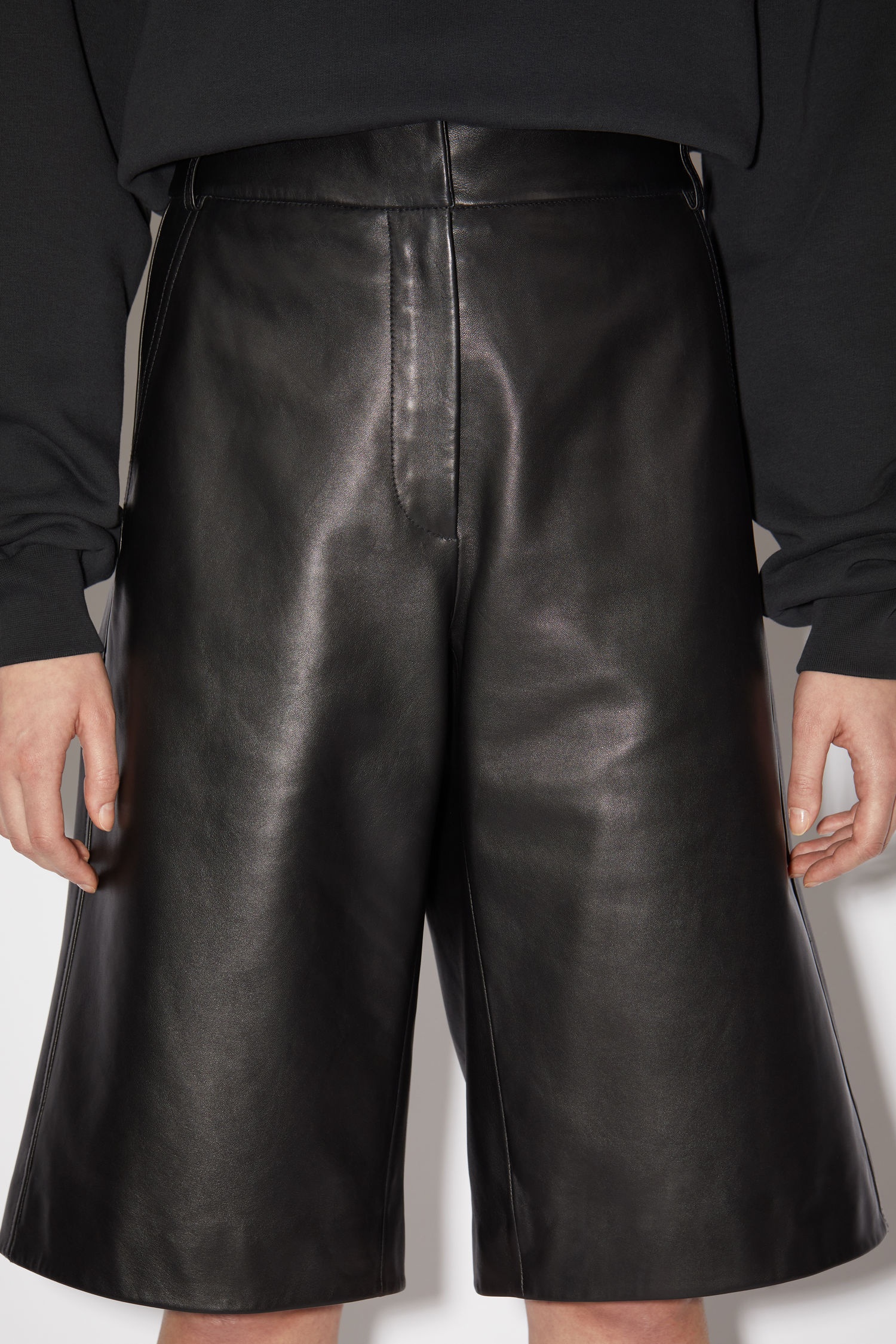 Lined leather shorts - Black - 6