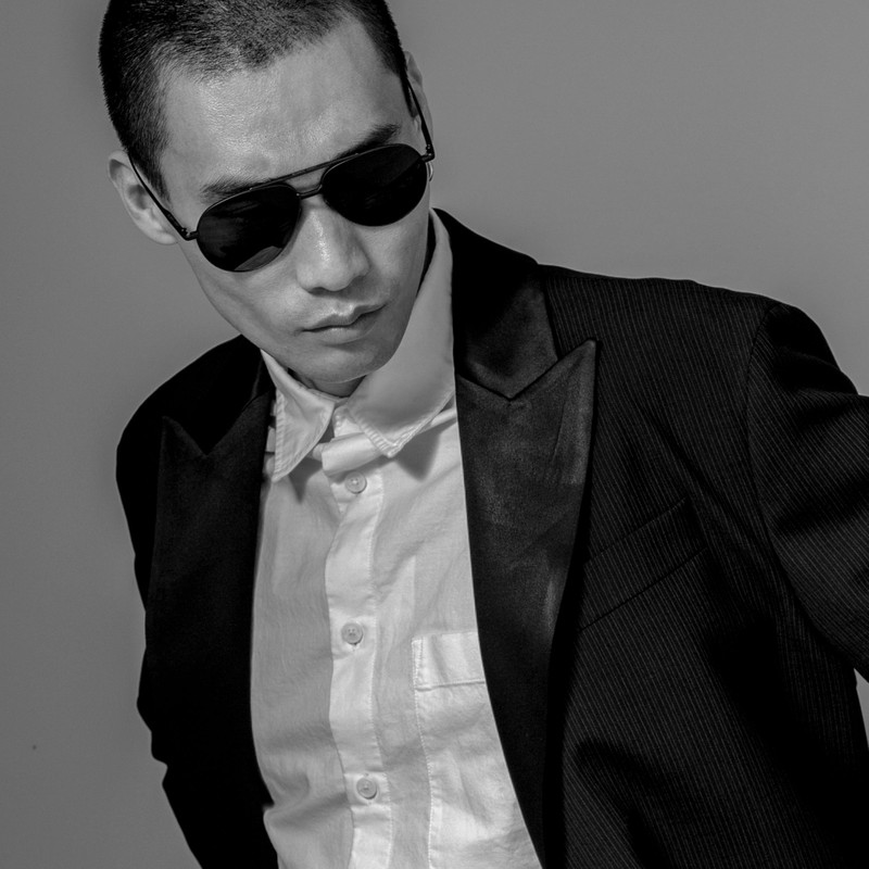 LINDA FARROW MARCELO AVIATOR SUNGLASSES IN MATT NICKEL outlook
