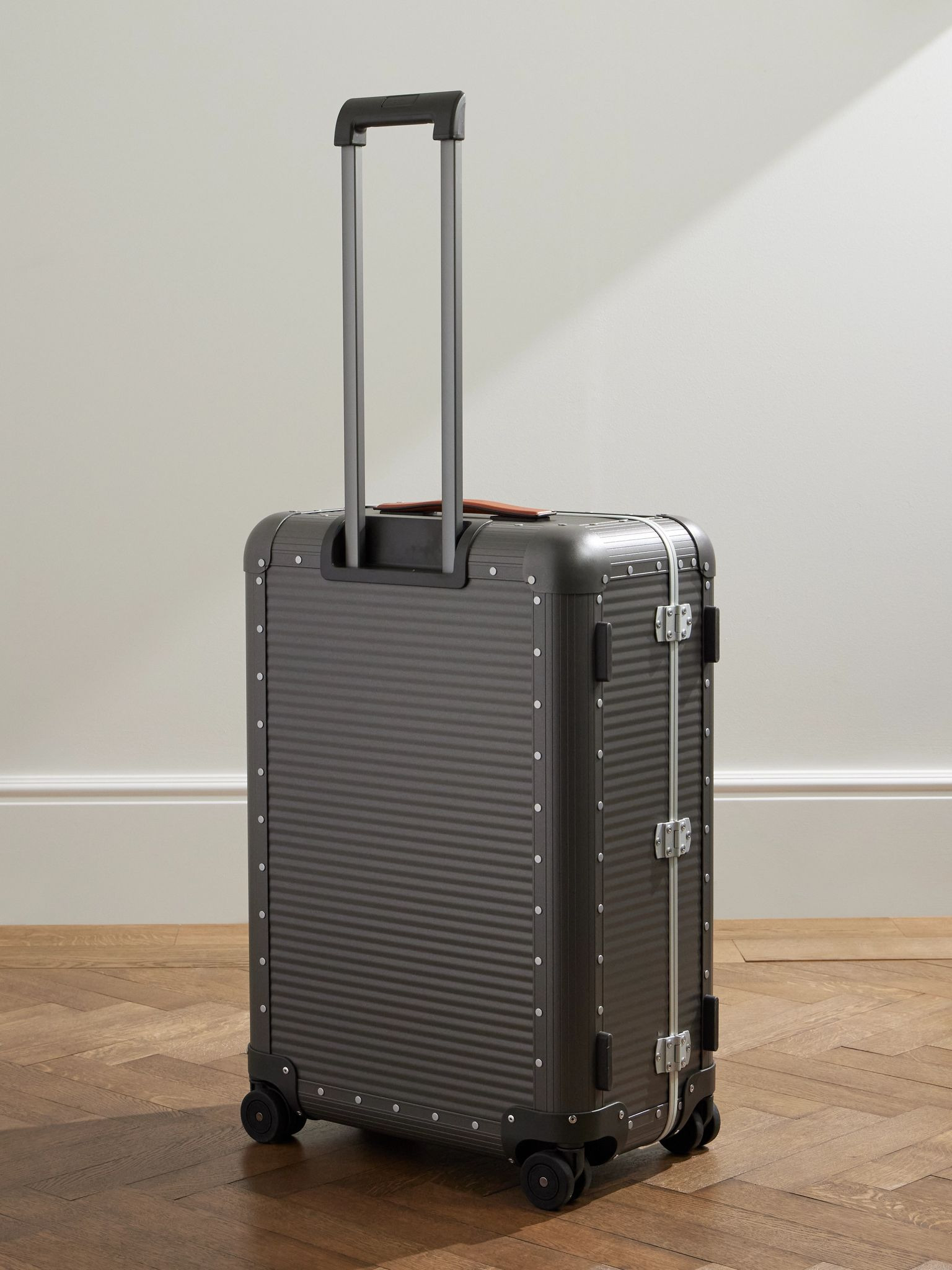 Bank Spinner 68cm Leather-Trimmed Aluminium Suitcase Gray - 4