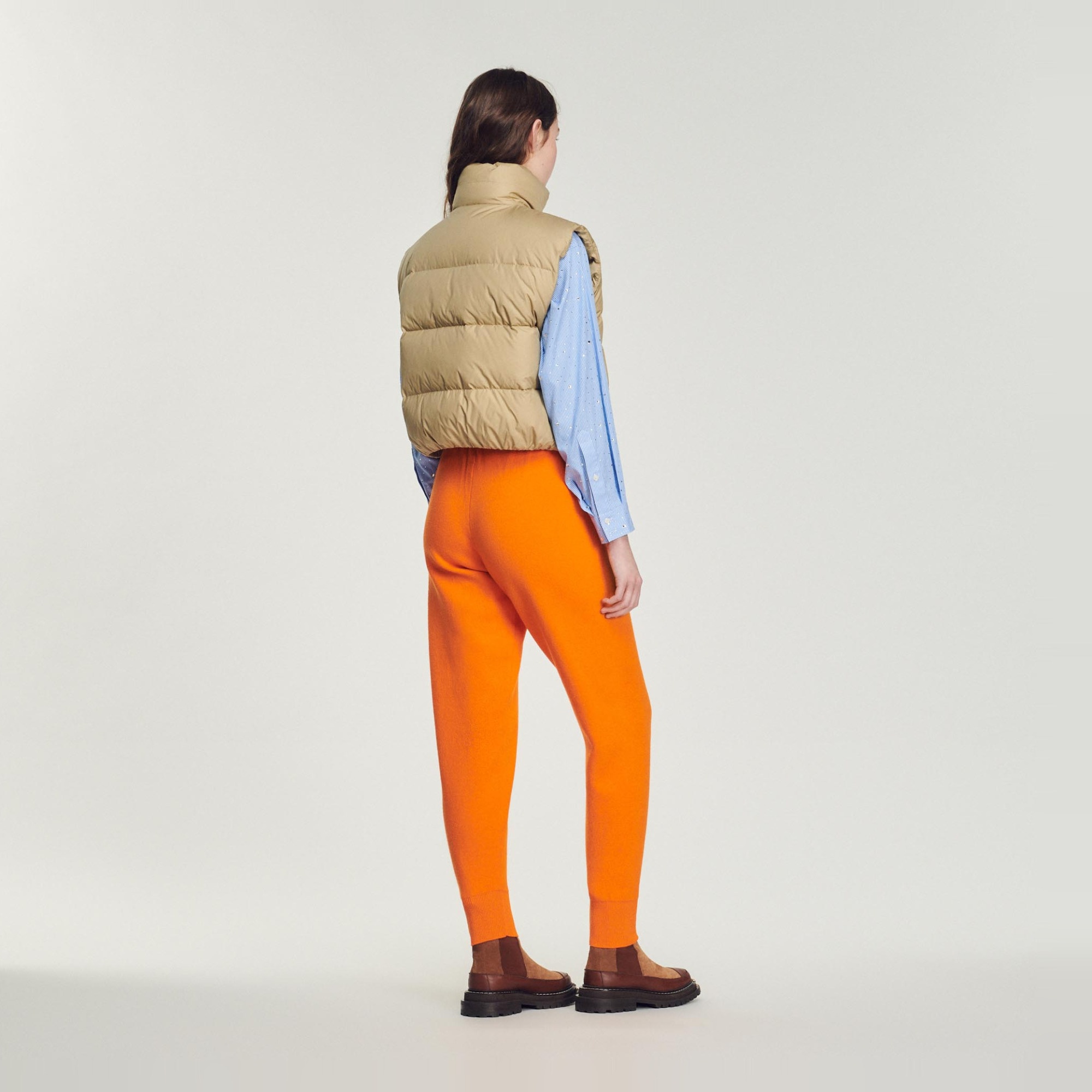 Short sleeveless padded jacket - 6