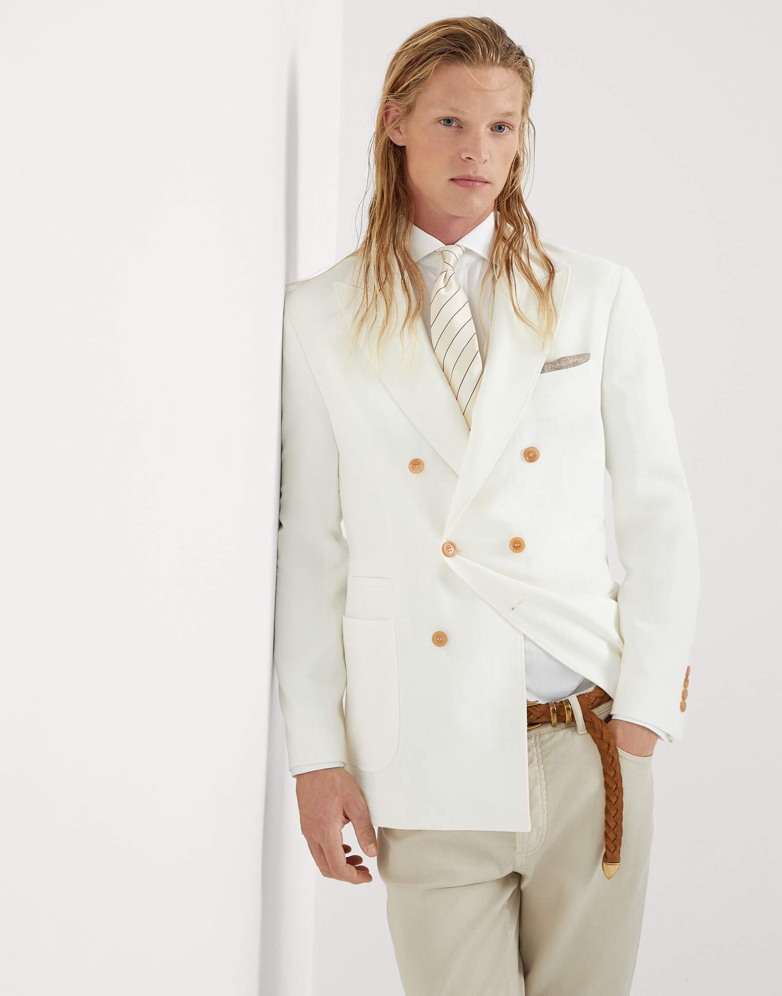 Twisted linen one-and-a-half breasted deconstructed blazer with patch pockets - 4