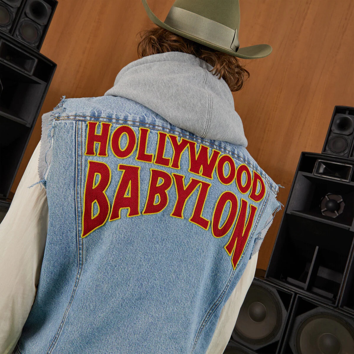 Hooded vest with 'Hollywood Babylon' - 4