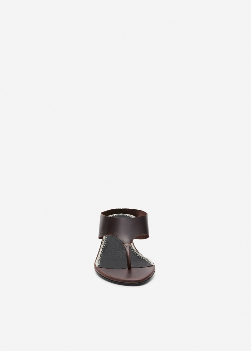 Thong sandals in brown leather 3
