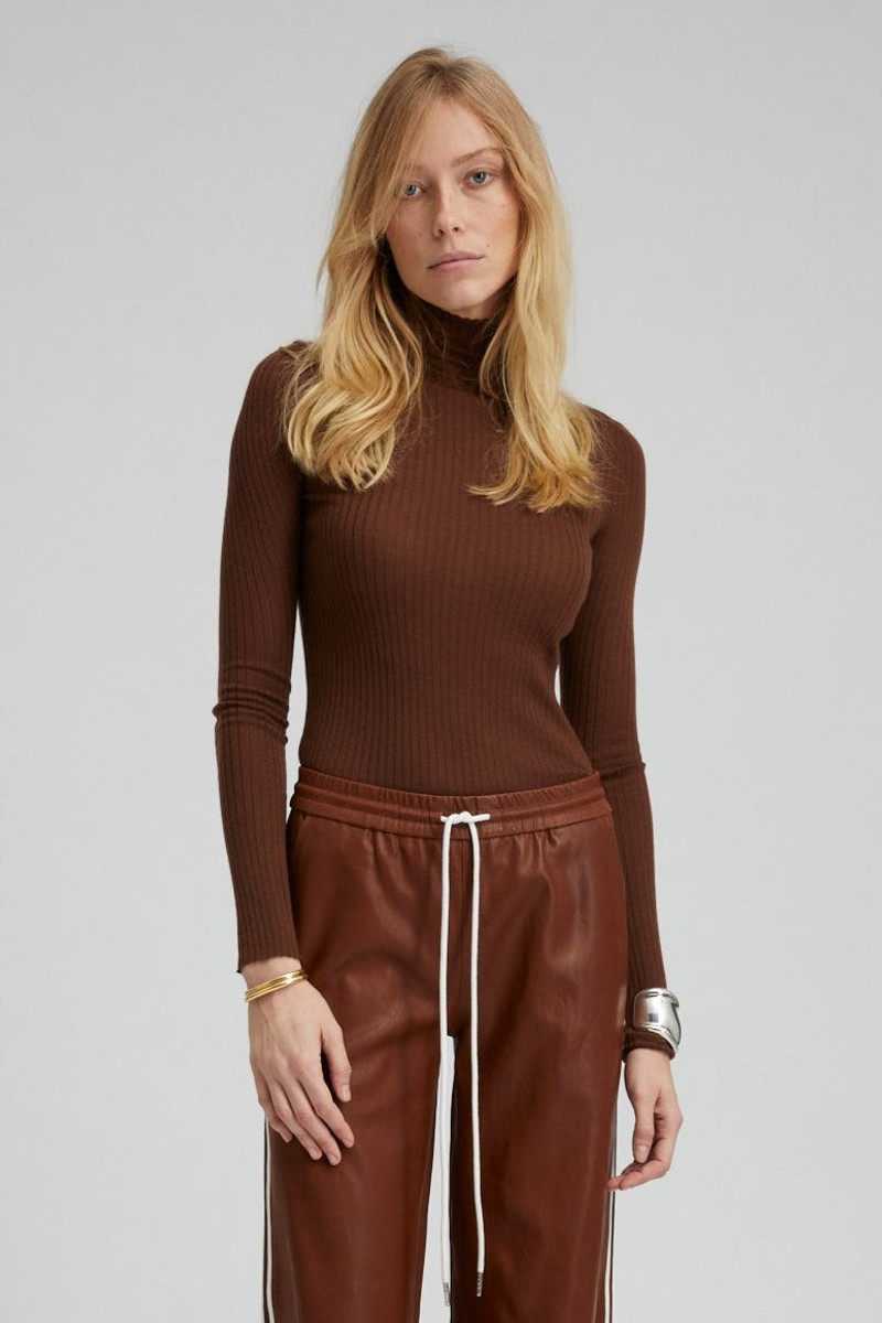 SPRWMN CHOCOLATE CASHMERE MOCK NECK outlook