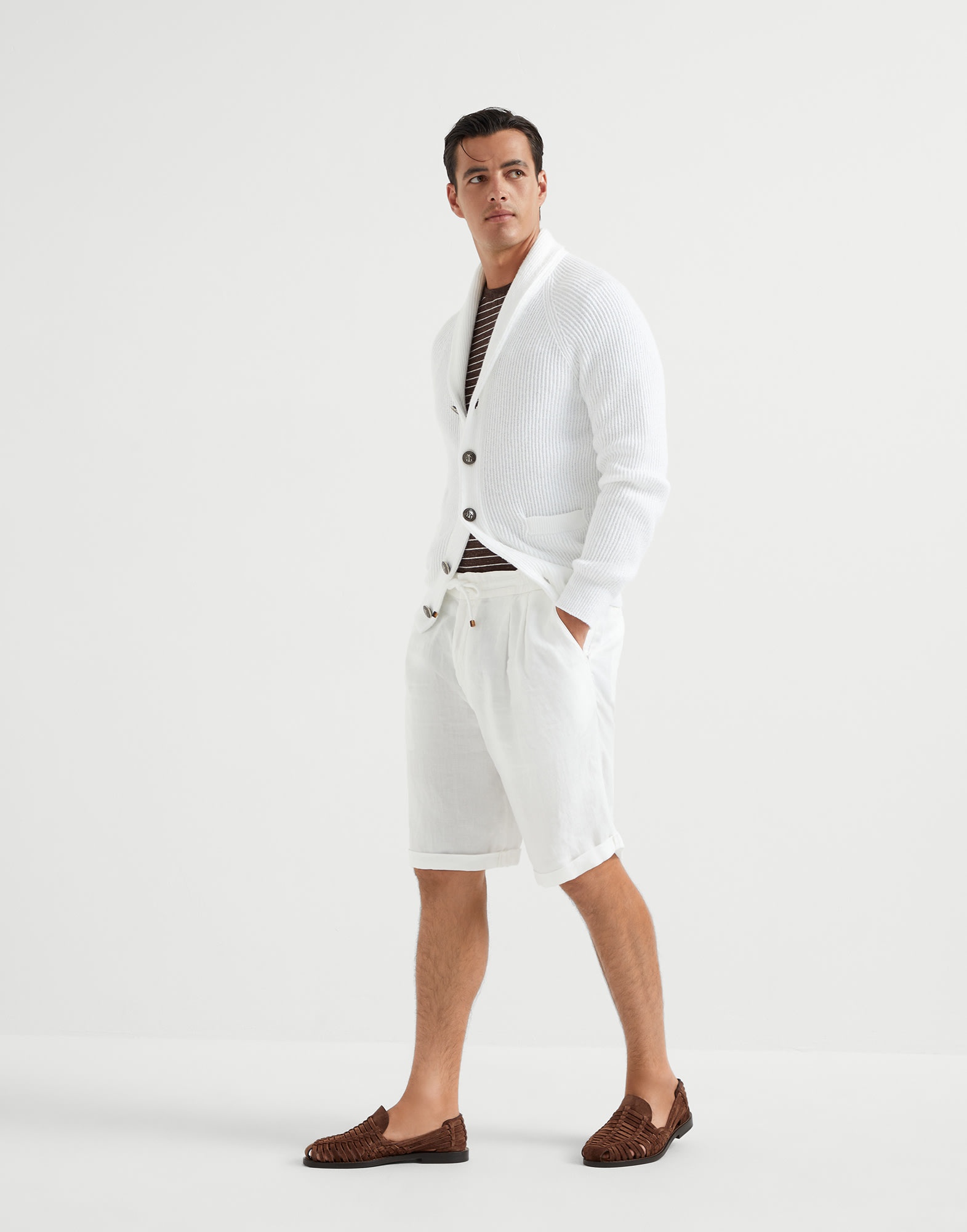 Garment-dyed Bermuda shorts in linen gabardine with drawstring and pleat - 4