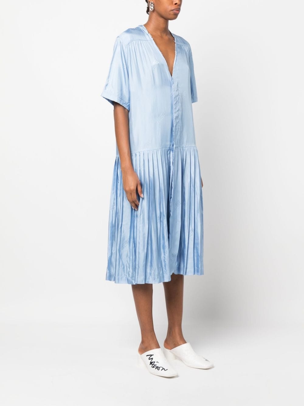 V-neck pleated midi dress - 3