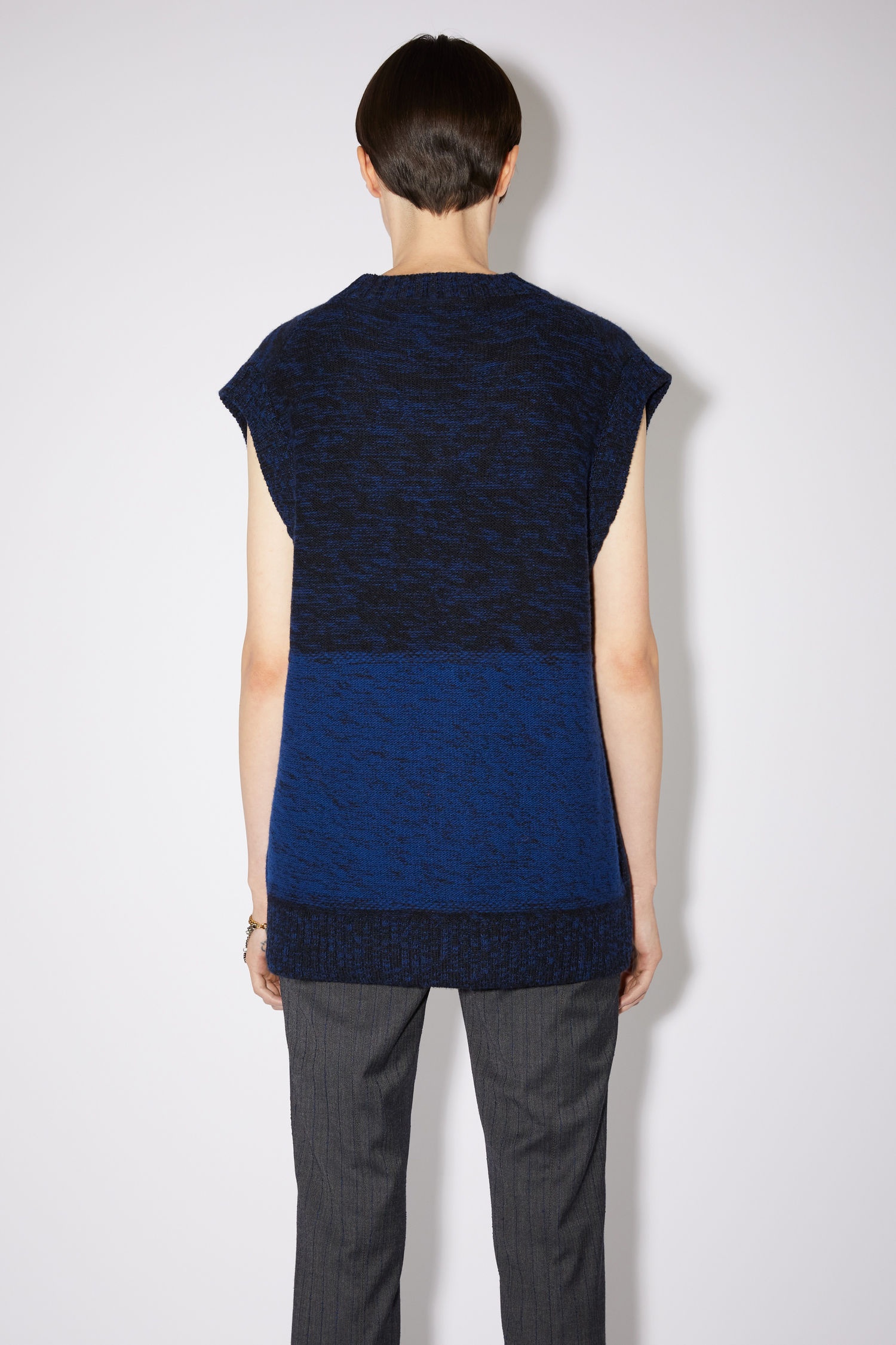 Wool sweater vest


 - Dark blue/multi - 3