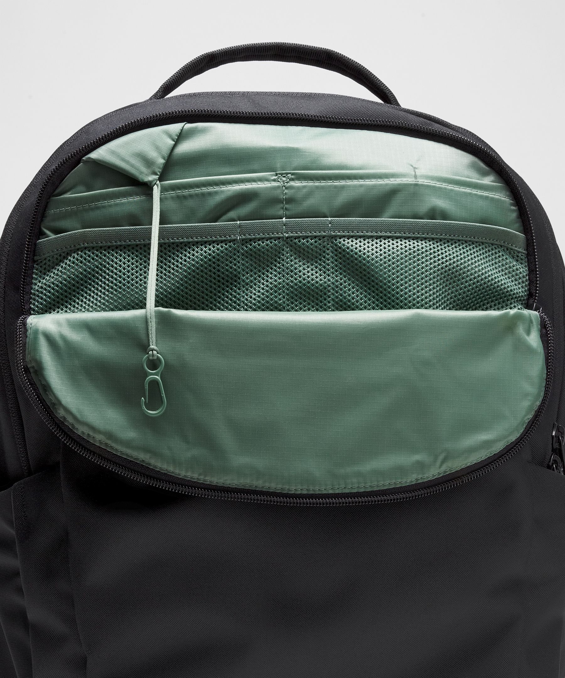 Triple-Zip Backpack 28L - 8