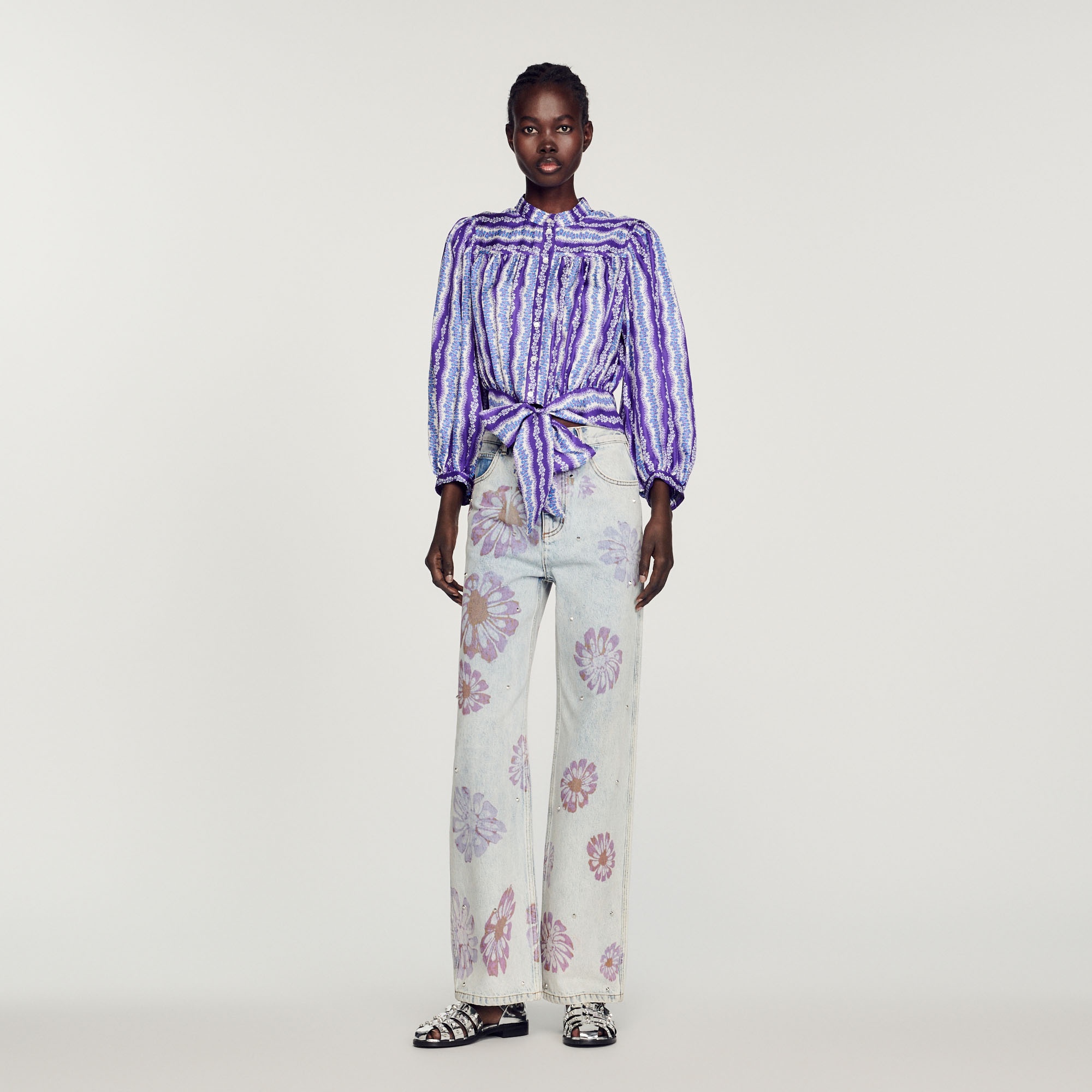 Cropped silk shirt with a floral print - 3