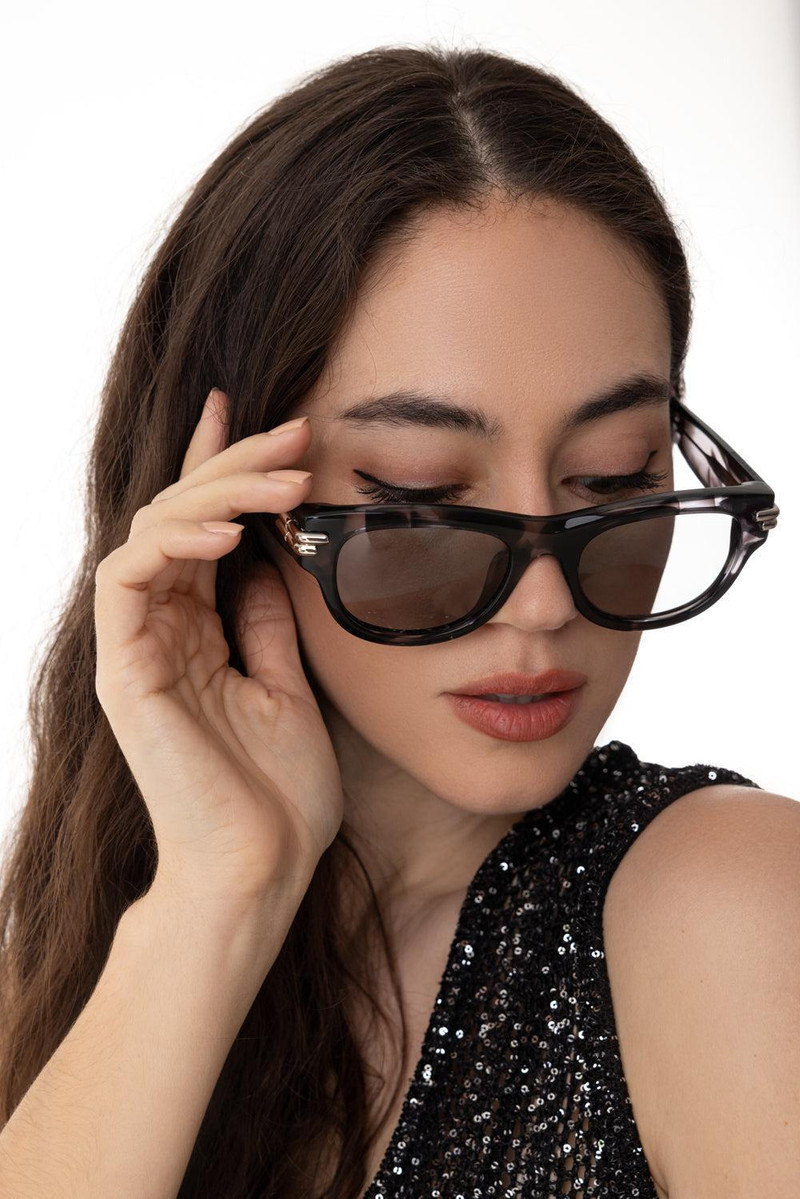 Bottega Veneta Oval Sunglasses outlook