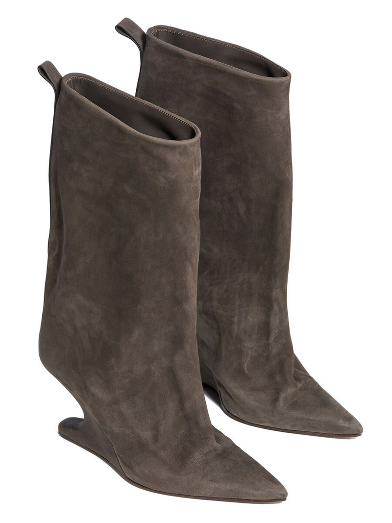 pointed-toe leather boots 6