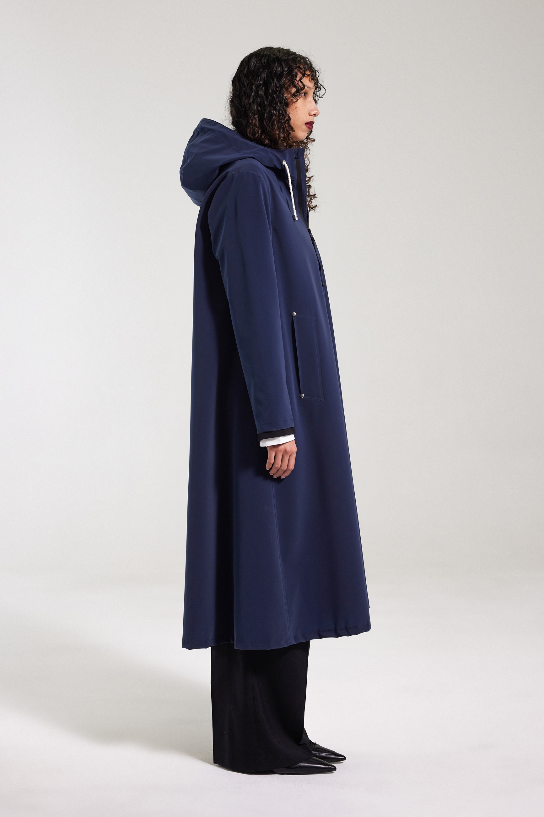 Mosebacke Long Lightweight Zip Matte Raincoat Navy - 4