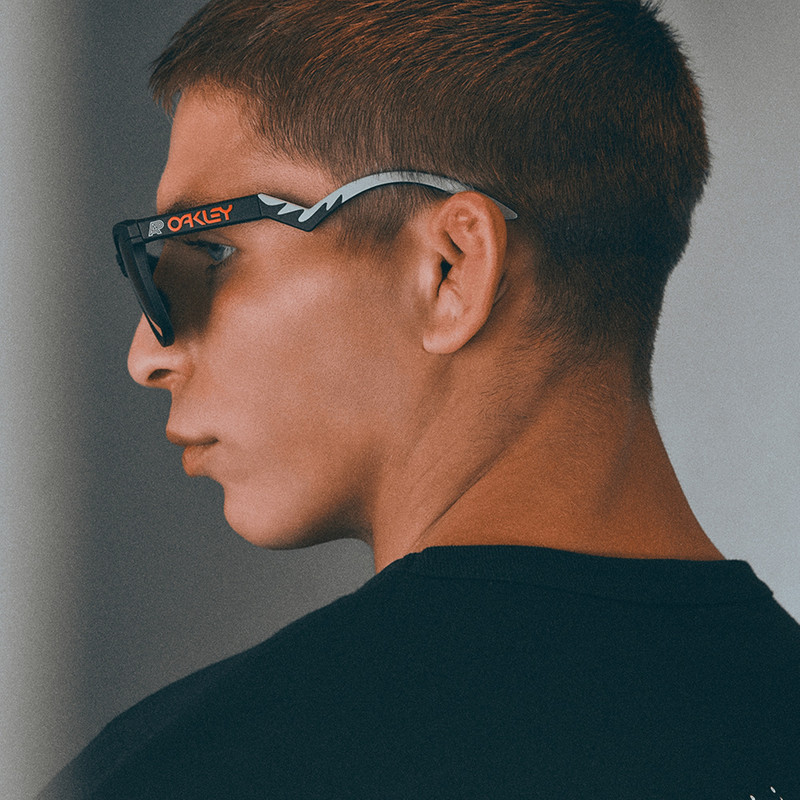 Oakley X Albino & Preto Frogskins™ Hybrid 9