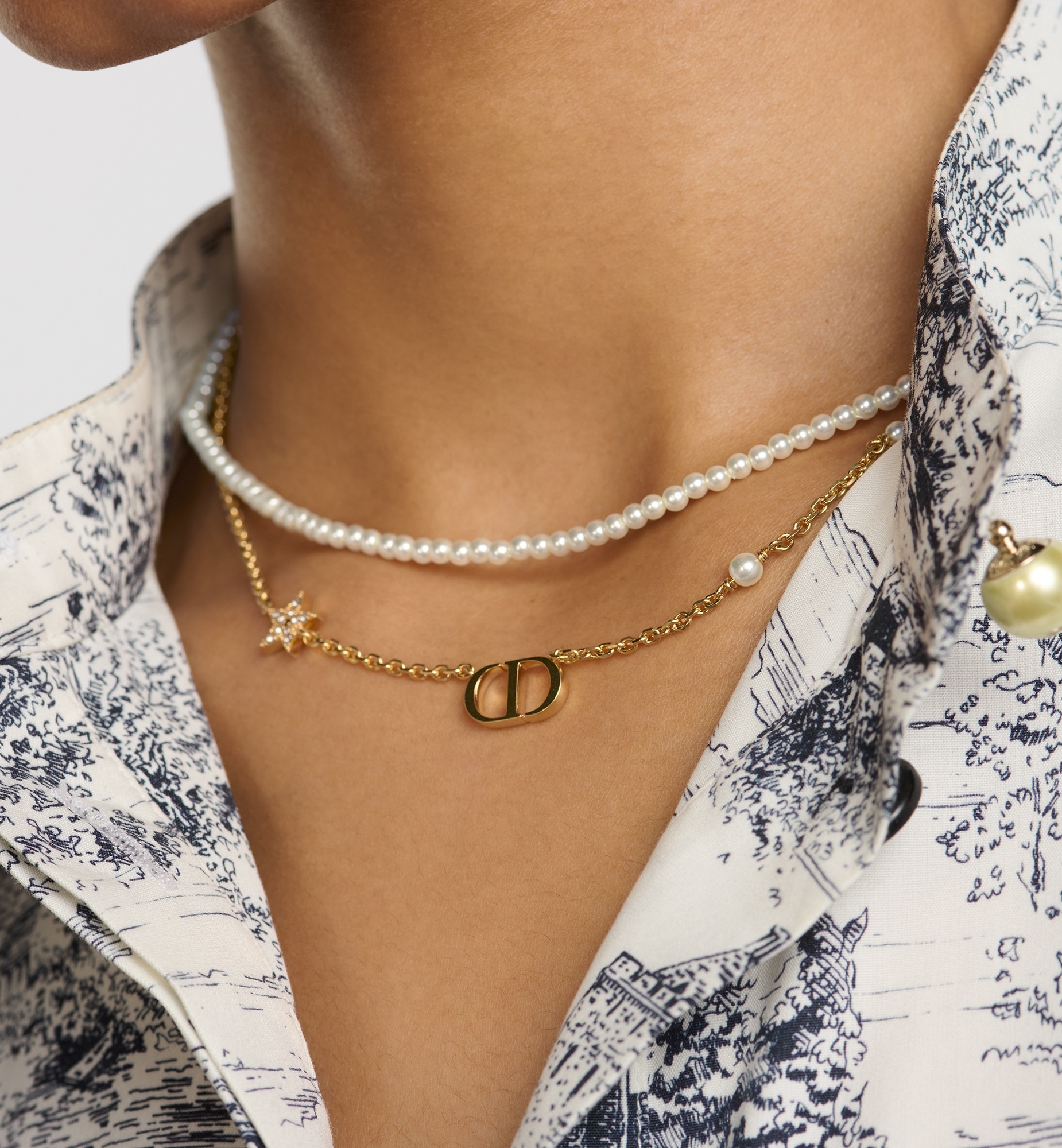 Christian dior cd necklace online