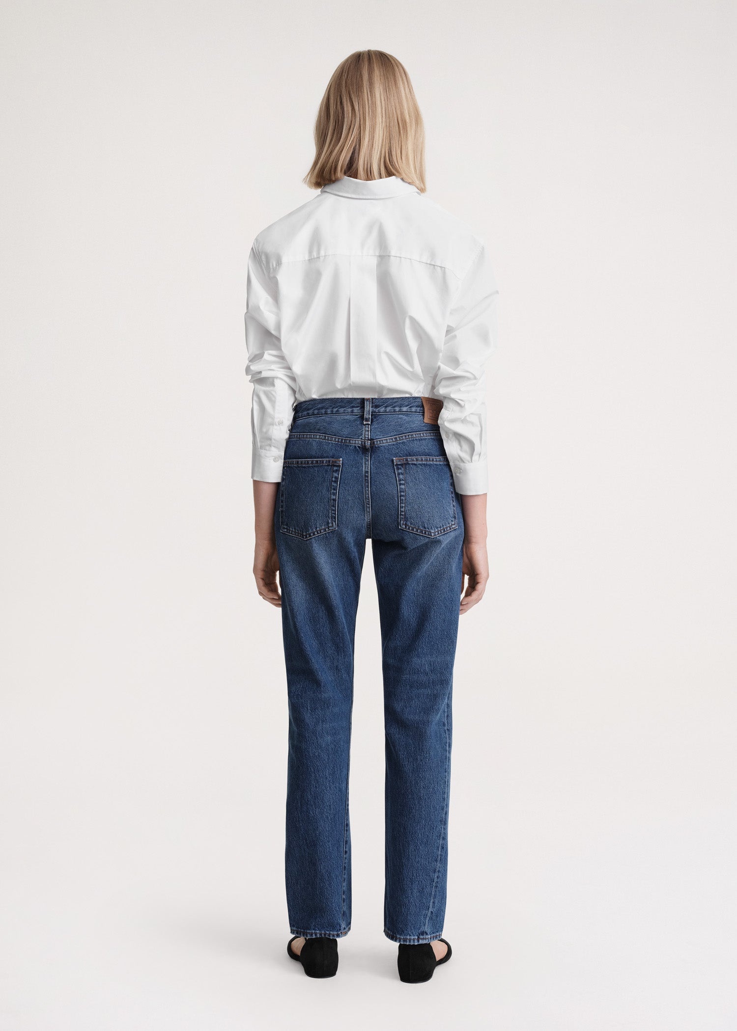 TOTEME｜JEANS (Twisted Seam Denim - Washed Blue (221-232 TOTEME - Twisted Seam Denim Full Length in Worn Blue – Stoy