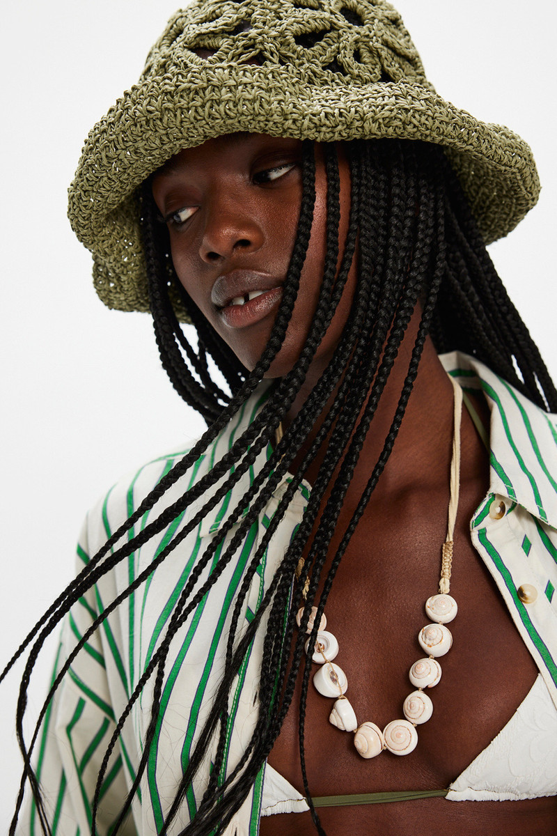 Cut-Out Daisy Straw Hat 1