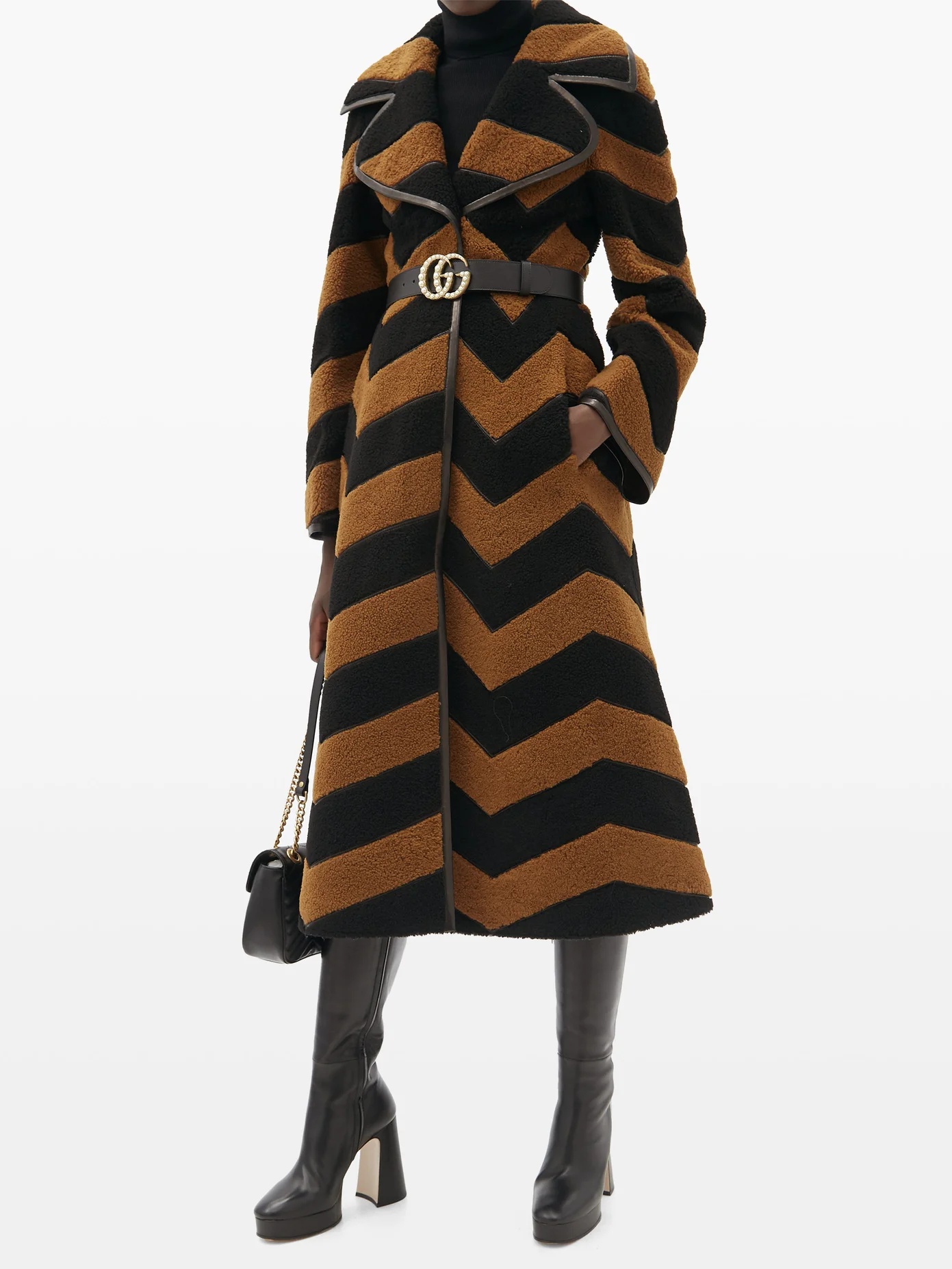 Chevron-panelled shearling coat - 2