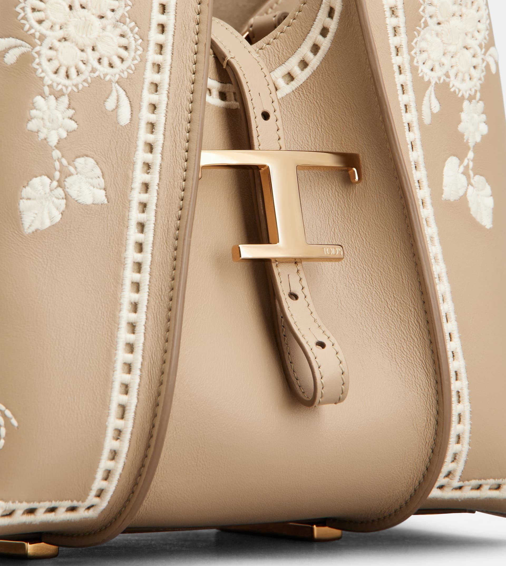 T TIMELESS SHOPPING BAG IN LEATHER MINI - BEIGE, WHITE - 6