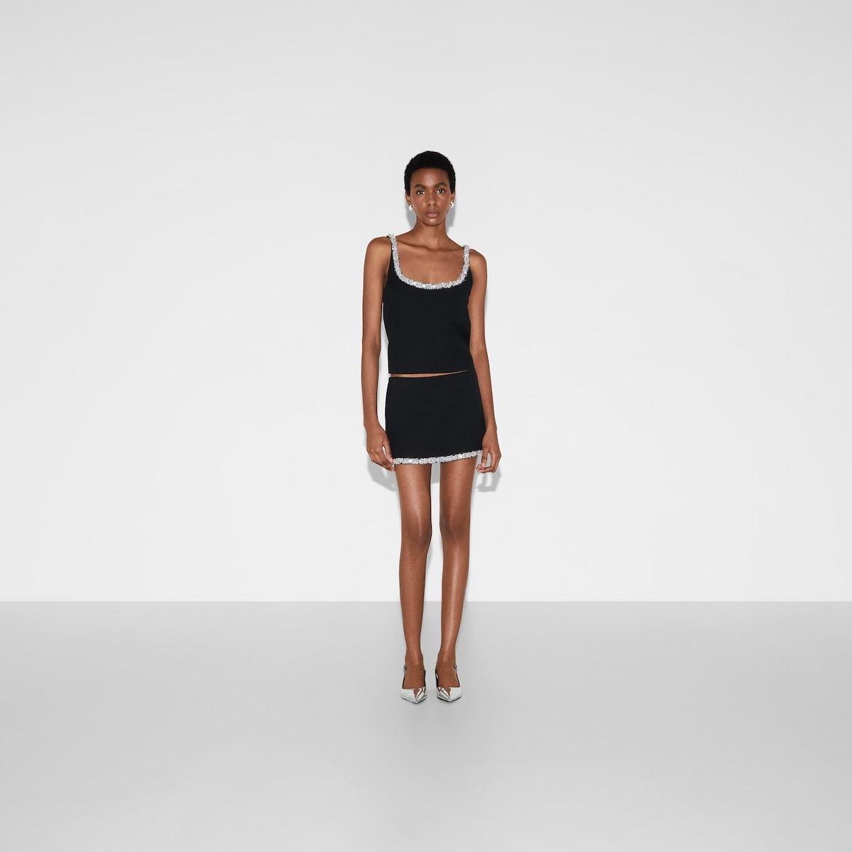GUCCI★素敵！Black Wool-Silk Crepe Mini Skirt GUCCI Embroidered wool silk crêpe mini skirt | REVERSIBLE