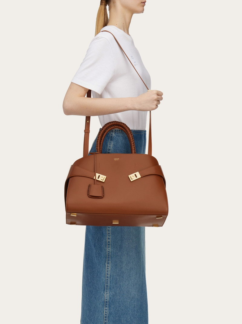 Hug handbag (M) 3