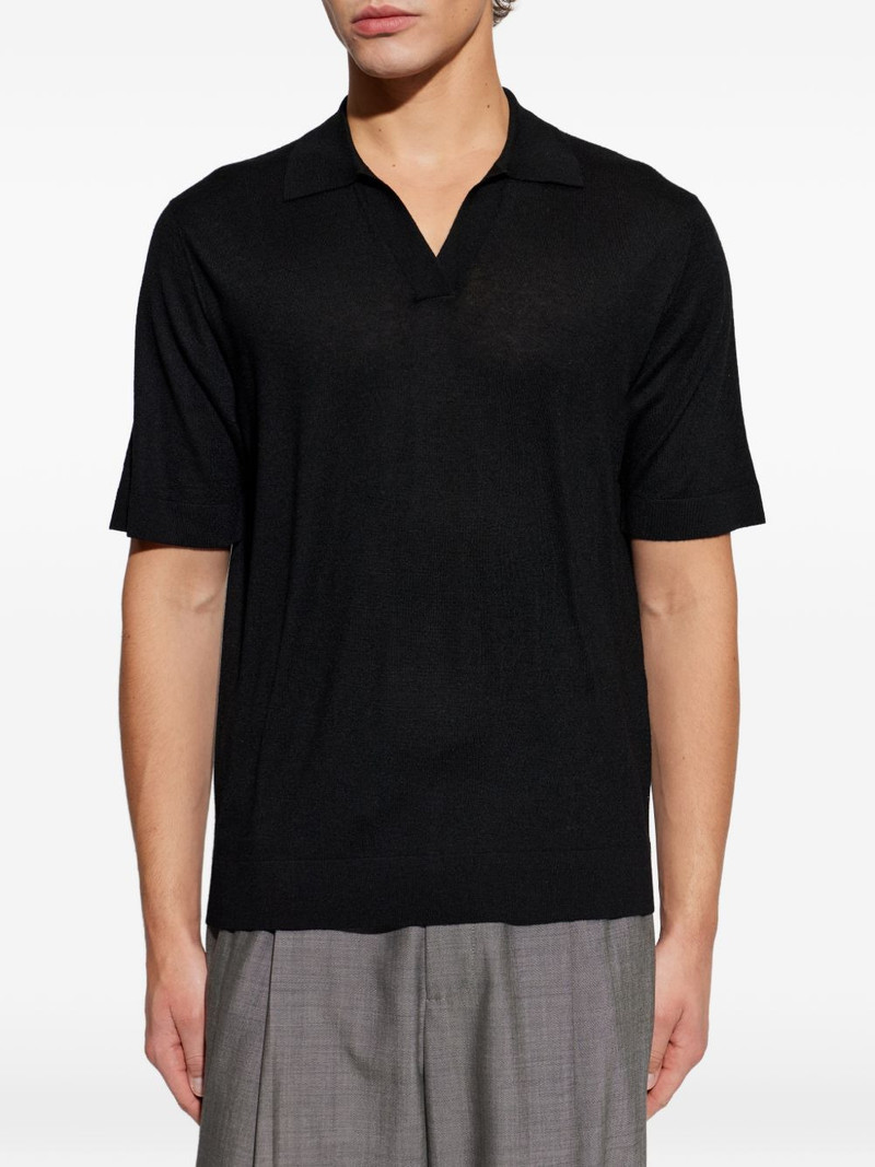 V-neck T-shirt 3