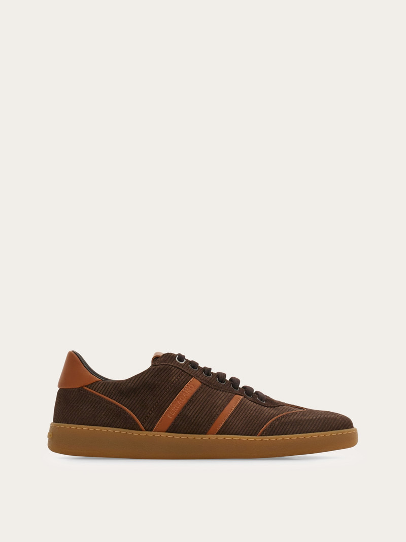 Low-top sneaker with logo 1