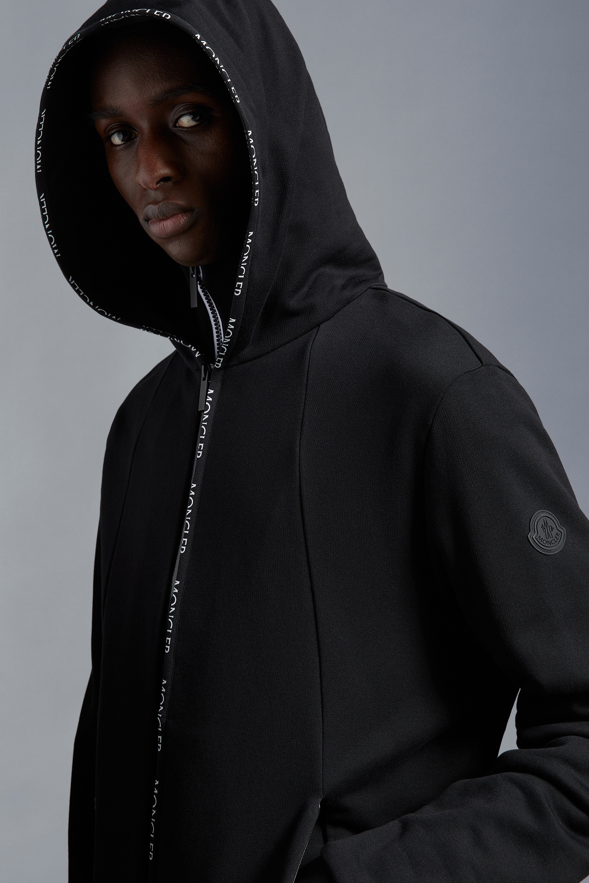 【MONCLER】REVERSIBLE FLEECE ZIP-UP HOODIE フーディ Moncler Reversible Fleece Hoodie | Black | FARFETCH