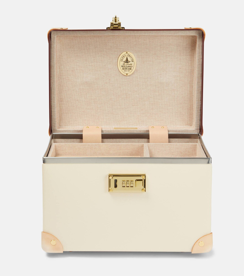 Globe-Trotter Safari vanity case outlook