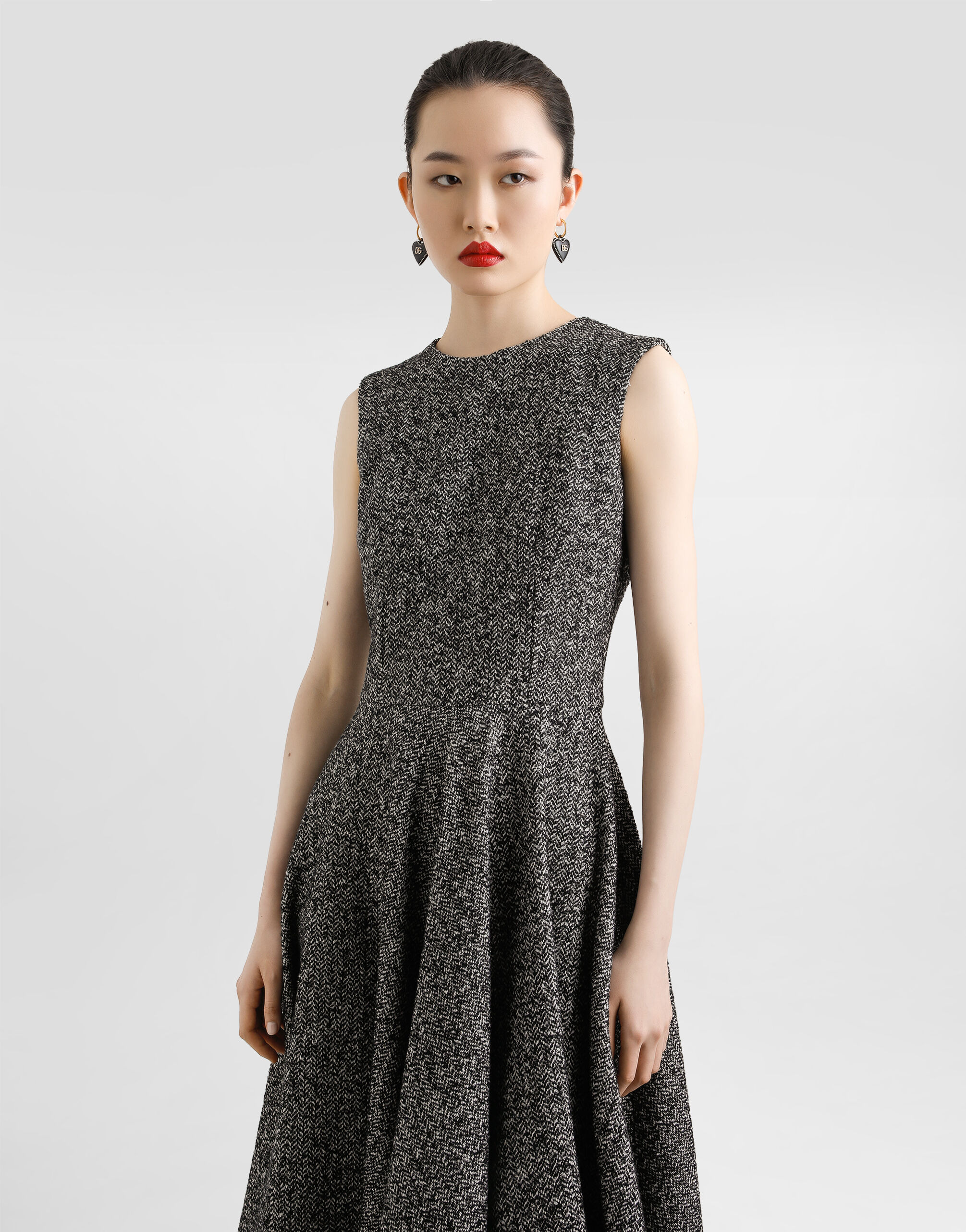 Sleeveless dress with chevron print - 4