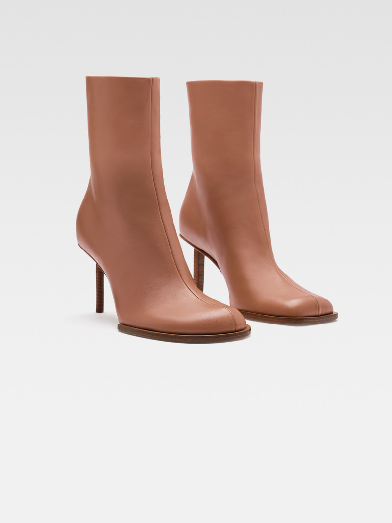 JACQUEMUS Les bottines rond carré outlook