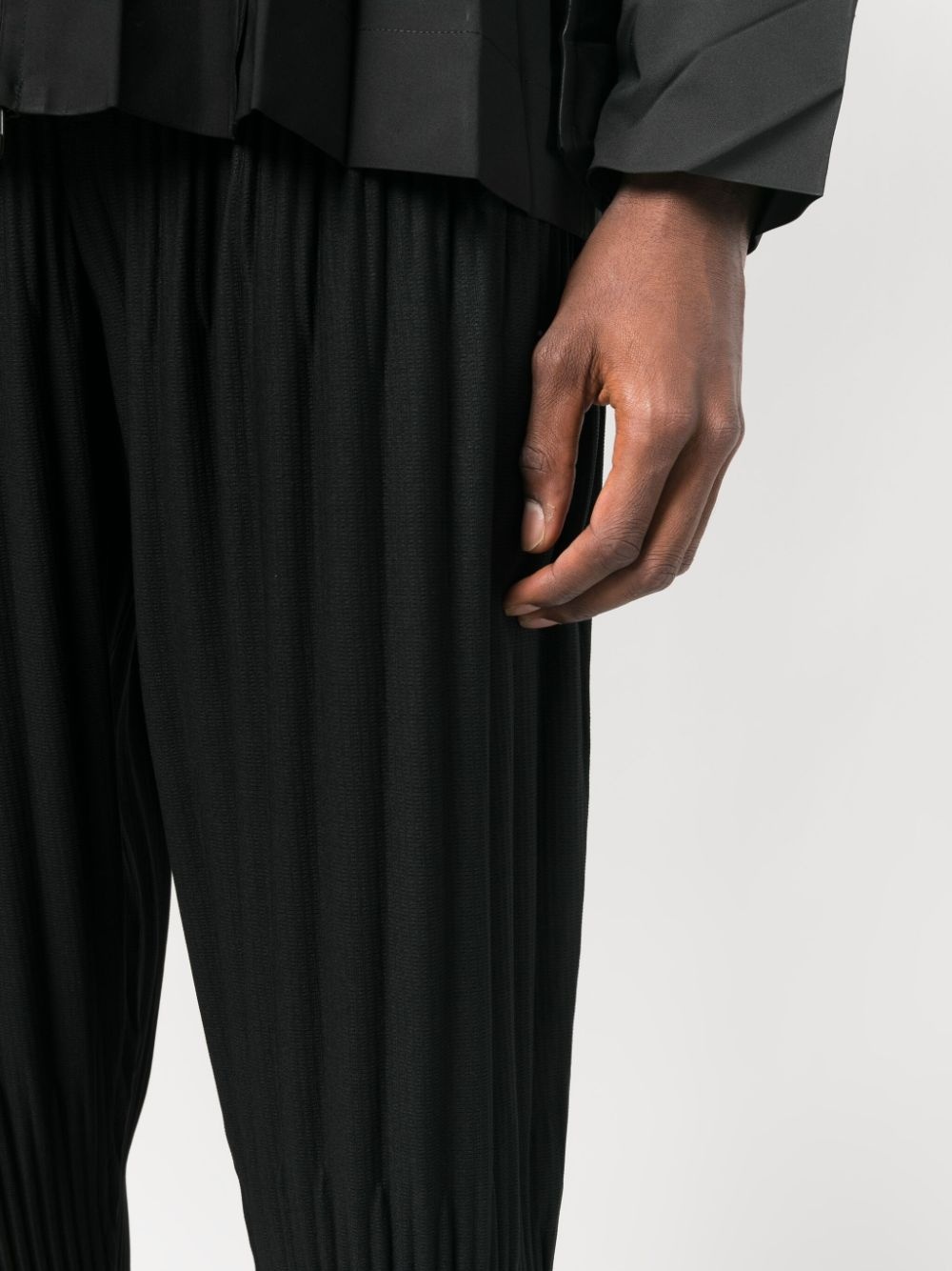 pleated tapered cropped trousers - 5