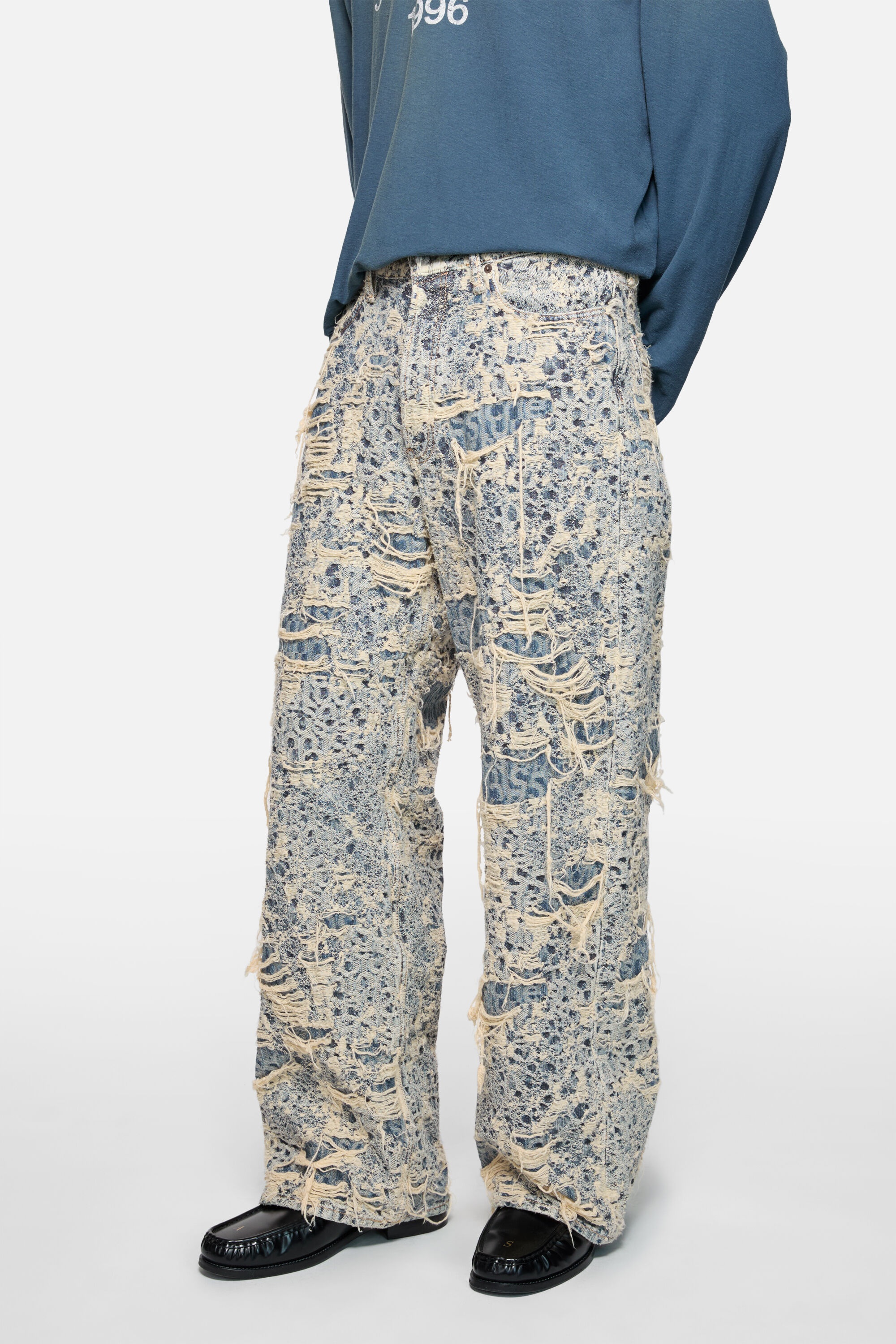 Baggy fit jeans - 1981 Distressed Monogram - Mid Blue - 4