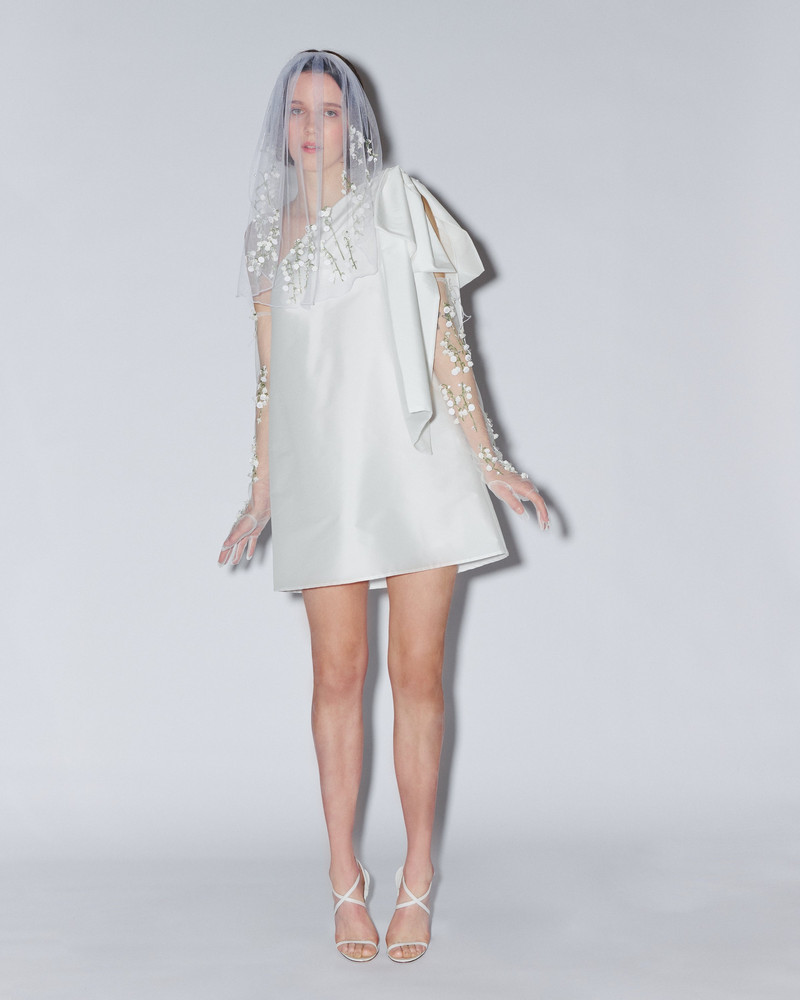 BERNADETTE Hand-embroidered veil outlook