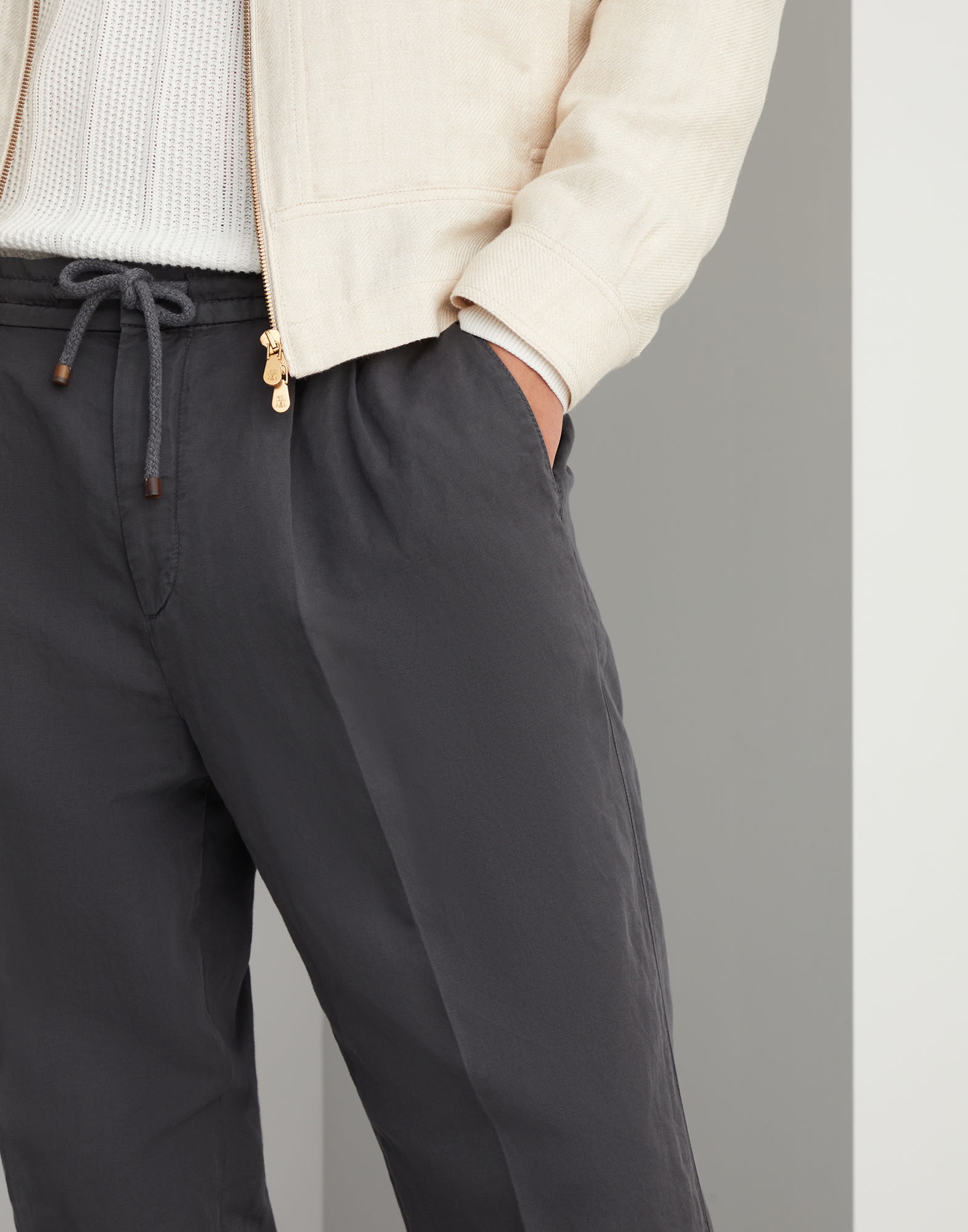 Garment-dyed leisure fit trousers in twisted linen and cotton gabardine with drawstring and double p - 3
