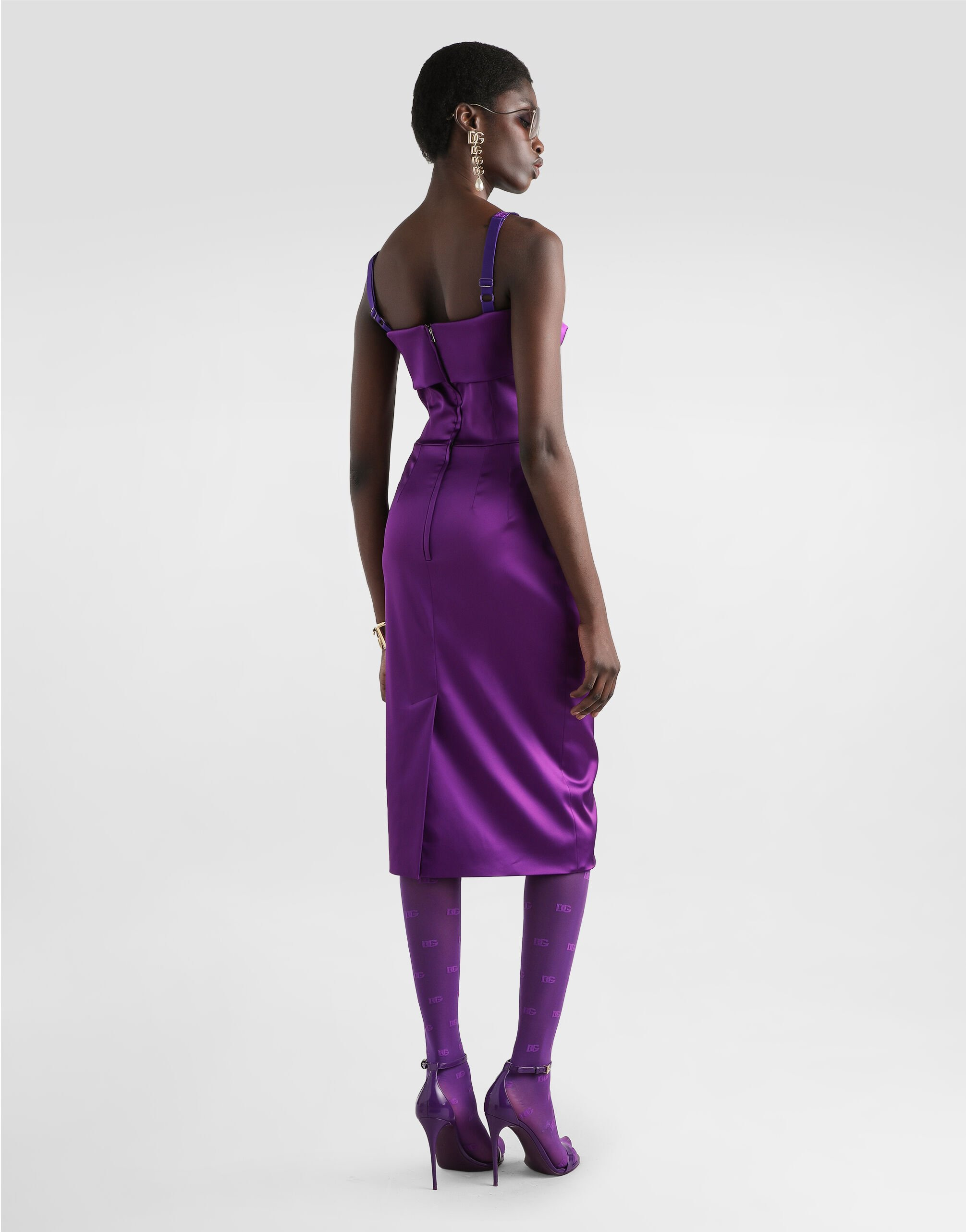 Fitted satin dress - 3