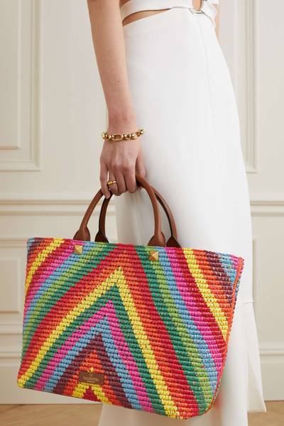 Valentino Valentino Garavani VLOGO medium leather-trimmed woven raffia tote outlook