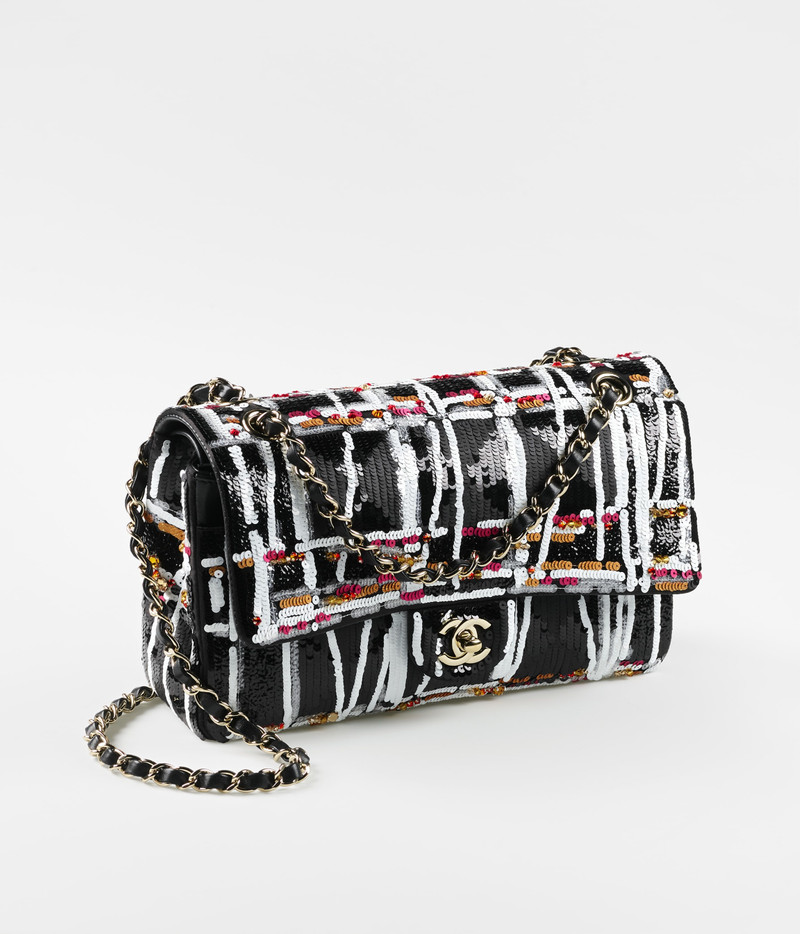 CHANEL Classic Handbag outlook