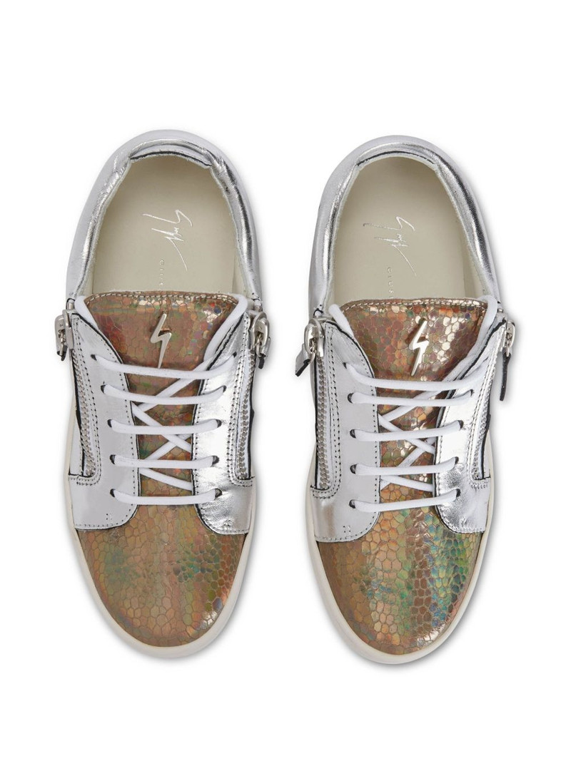 Nicki sneakers 4