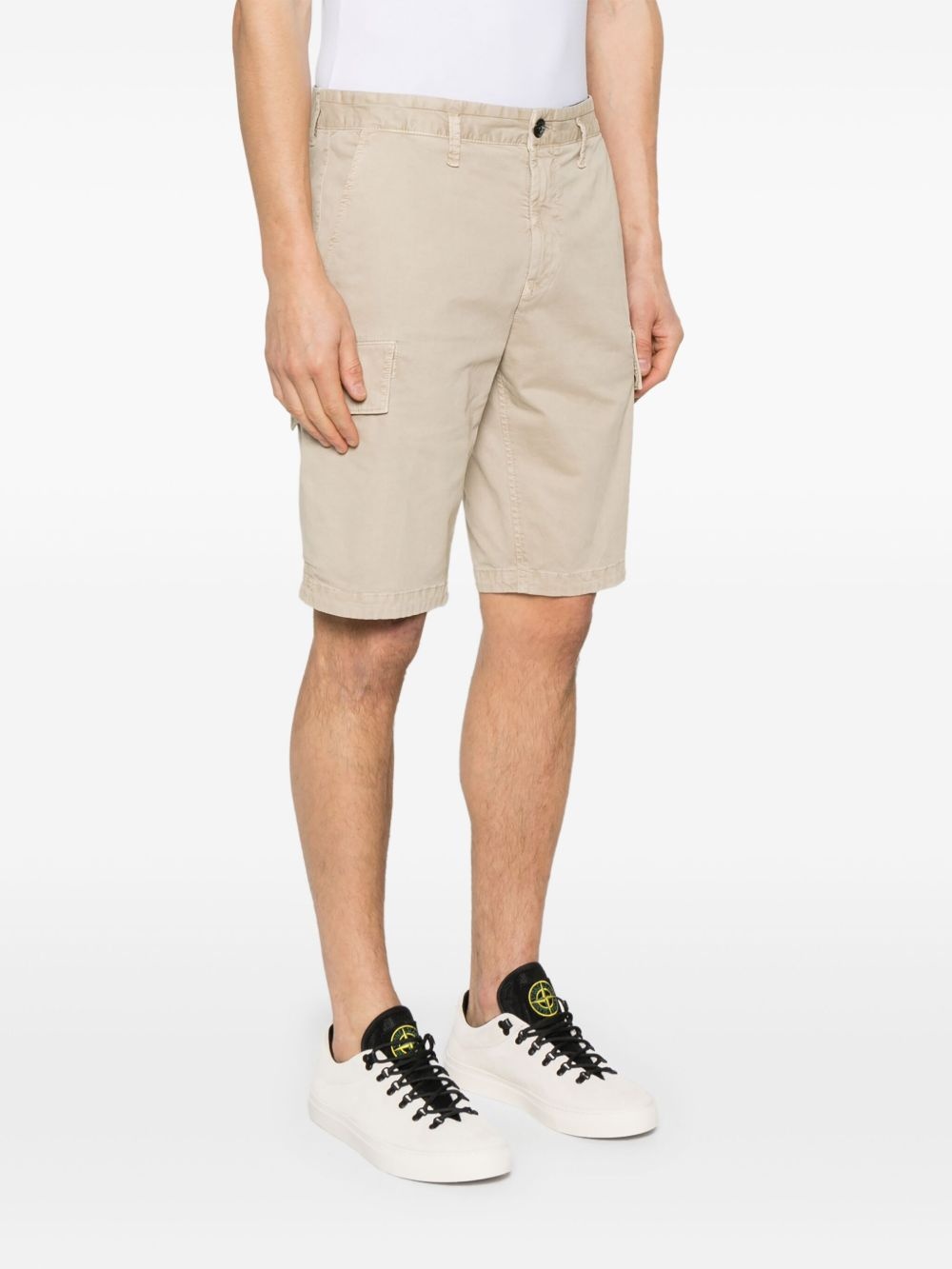 Compass-badge cargo shorts - 3